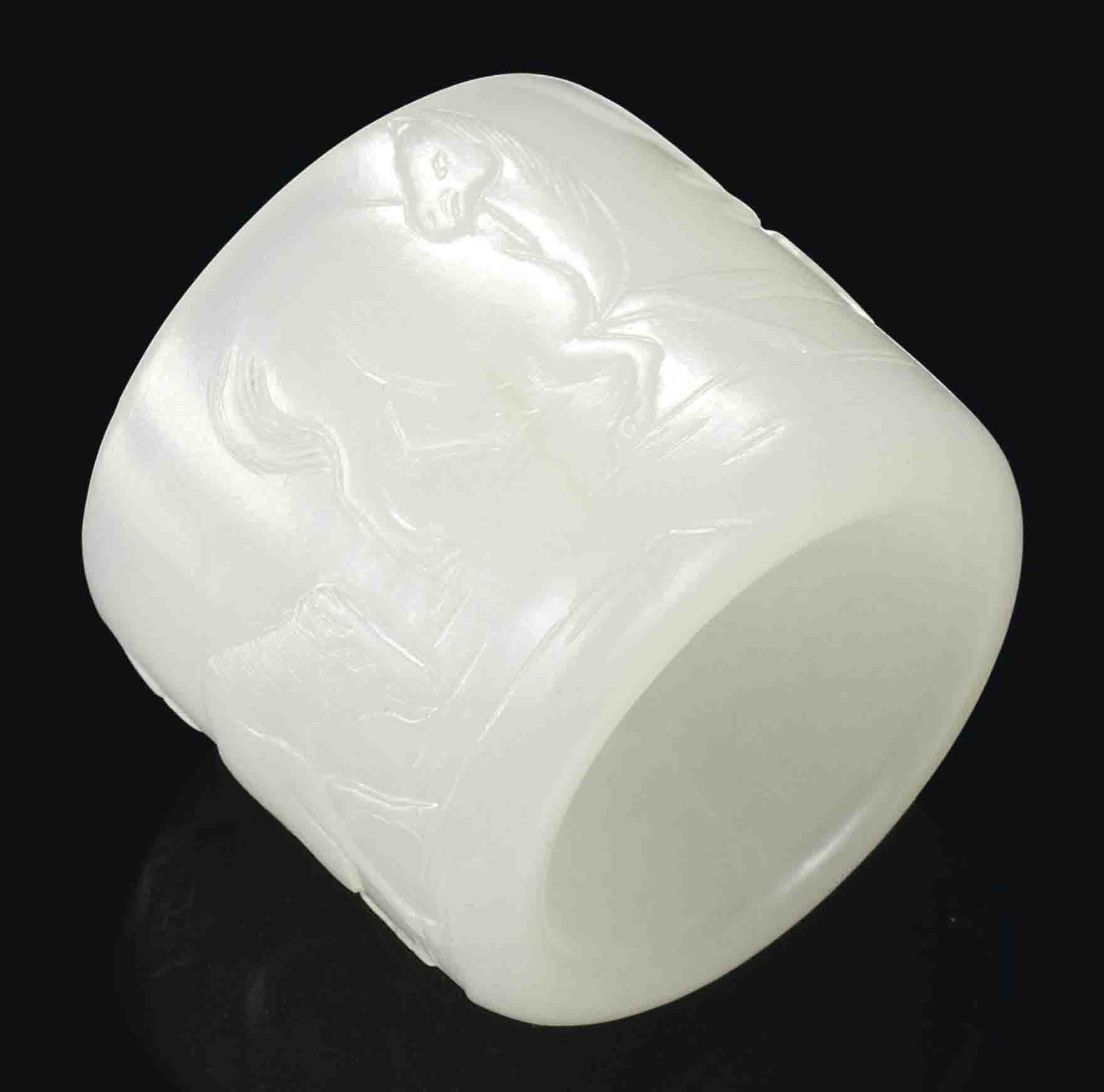 A FINE WHITE JADE ARCHER'S RING