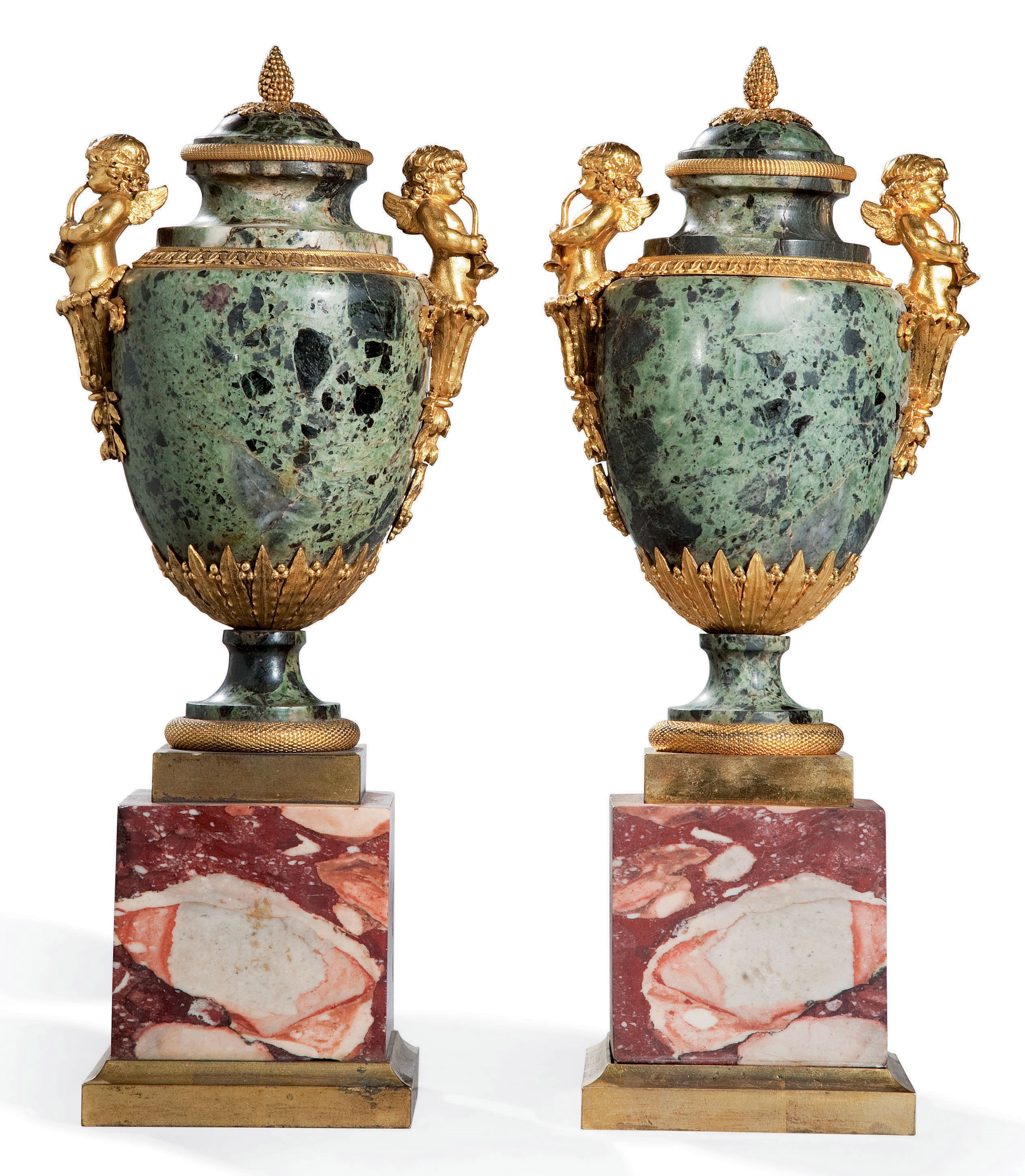 PAIRE DE VASES COUVERTS D'EPOQUE LOUIS XVI