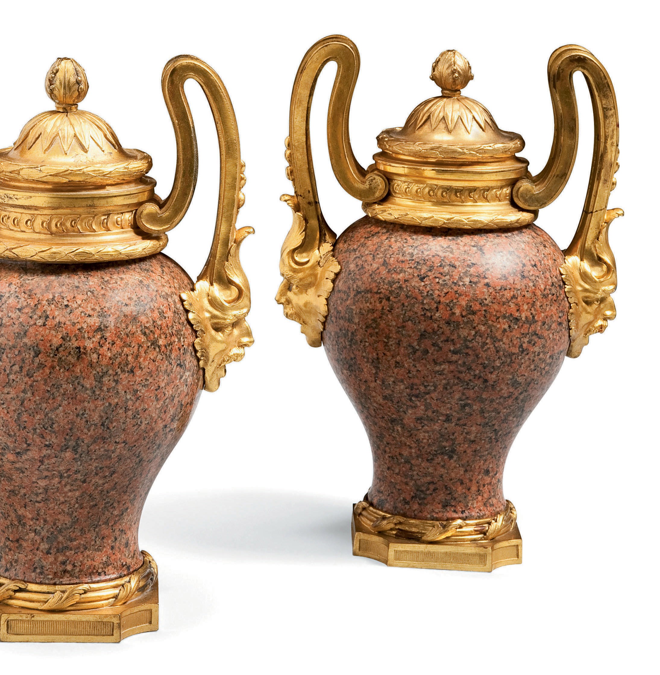 PAIRE DE VASES MONTES NEOCLASSIQUES