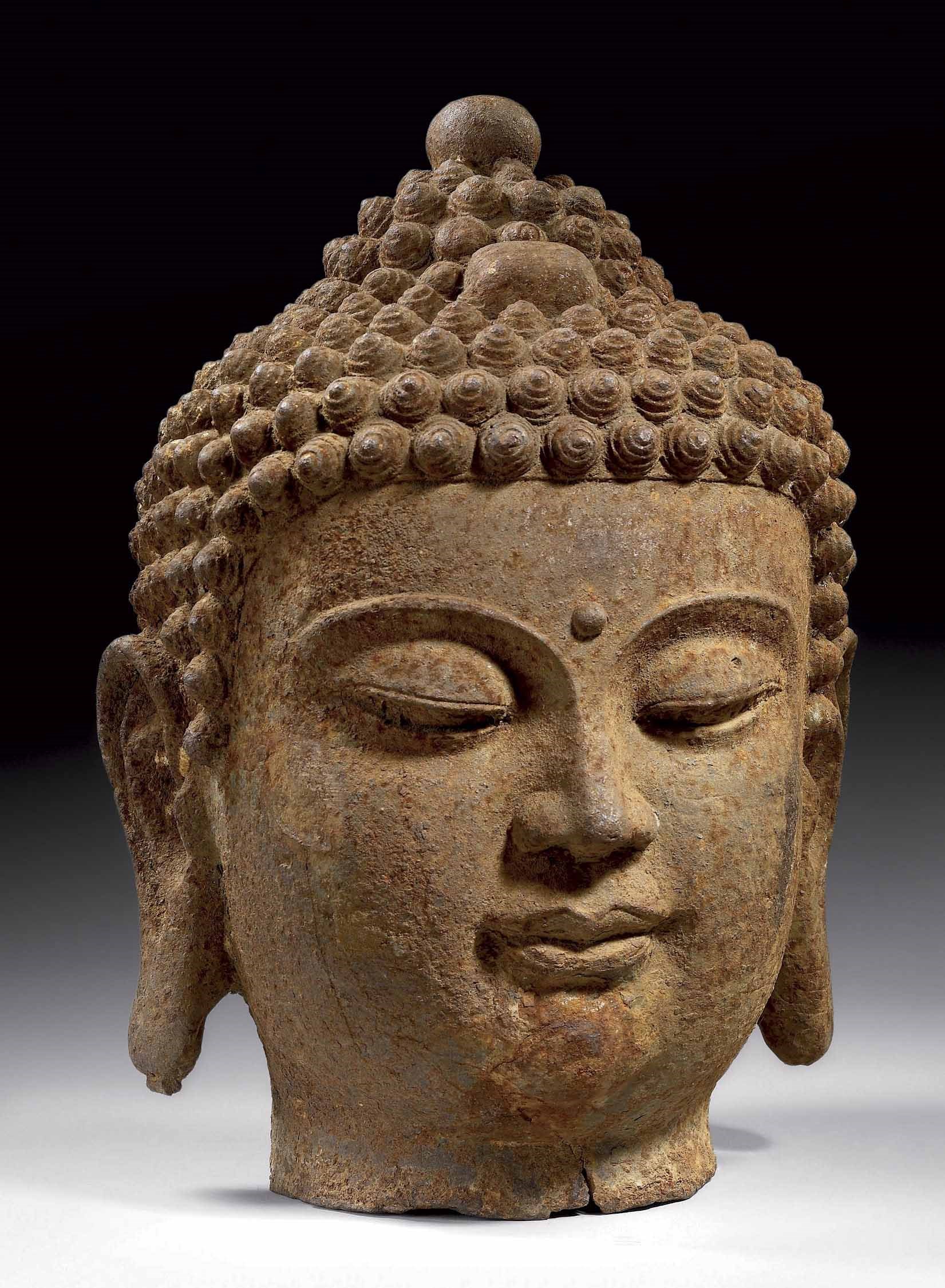 GRANDE TETE DE BOUDDHA EN FONTE DE FER