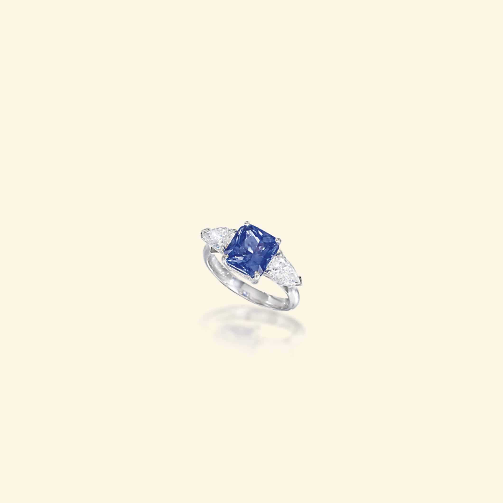 A SAPPHIRE AND DIAMOND RING