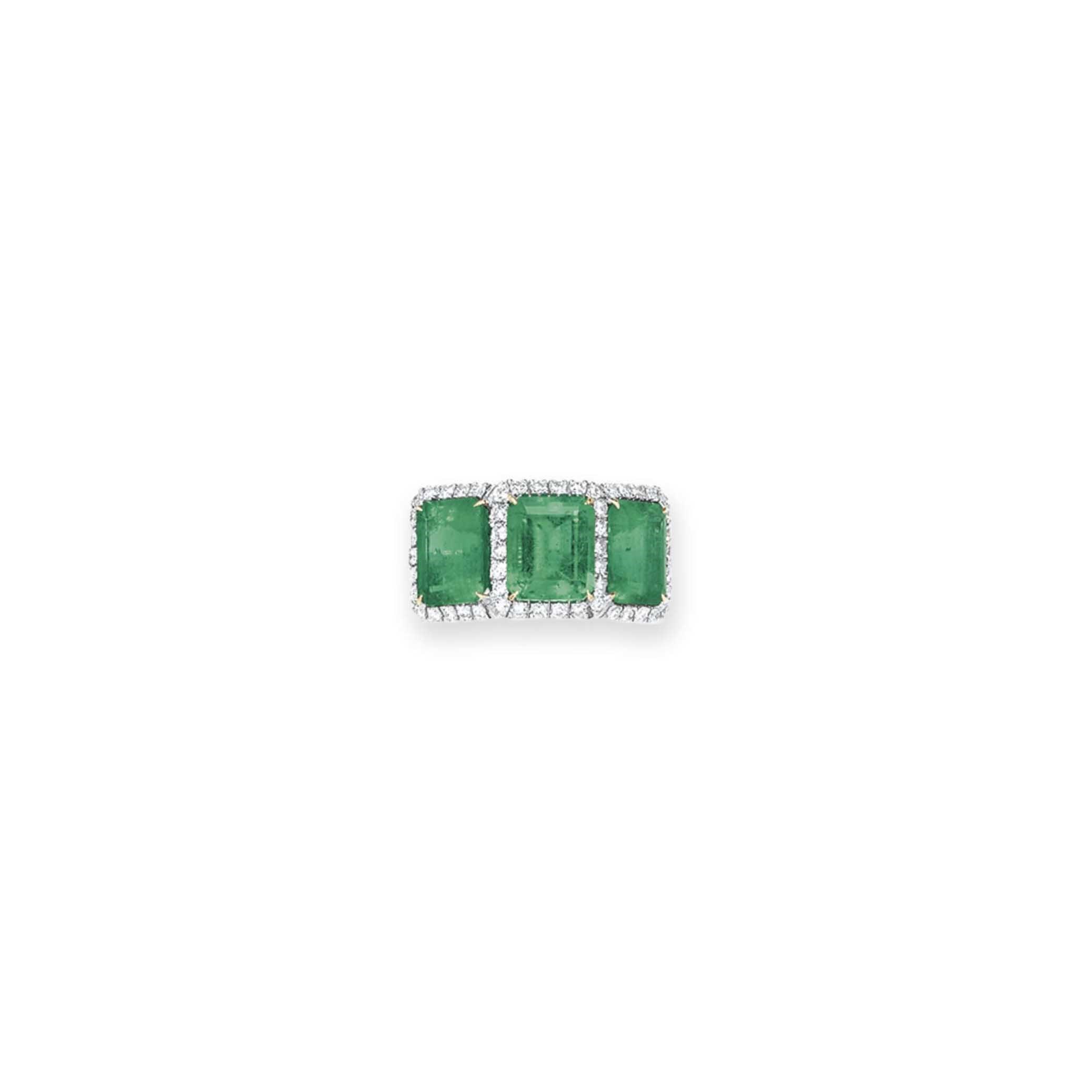 A THREE-STONE EMERALD RING