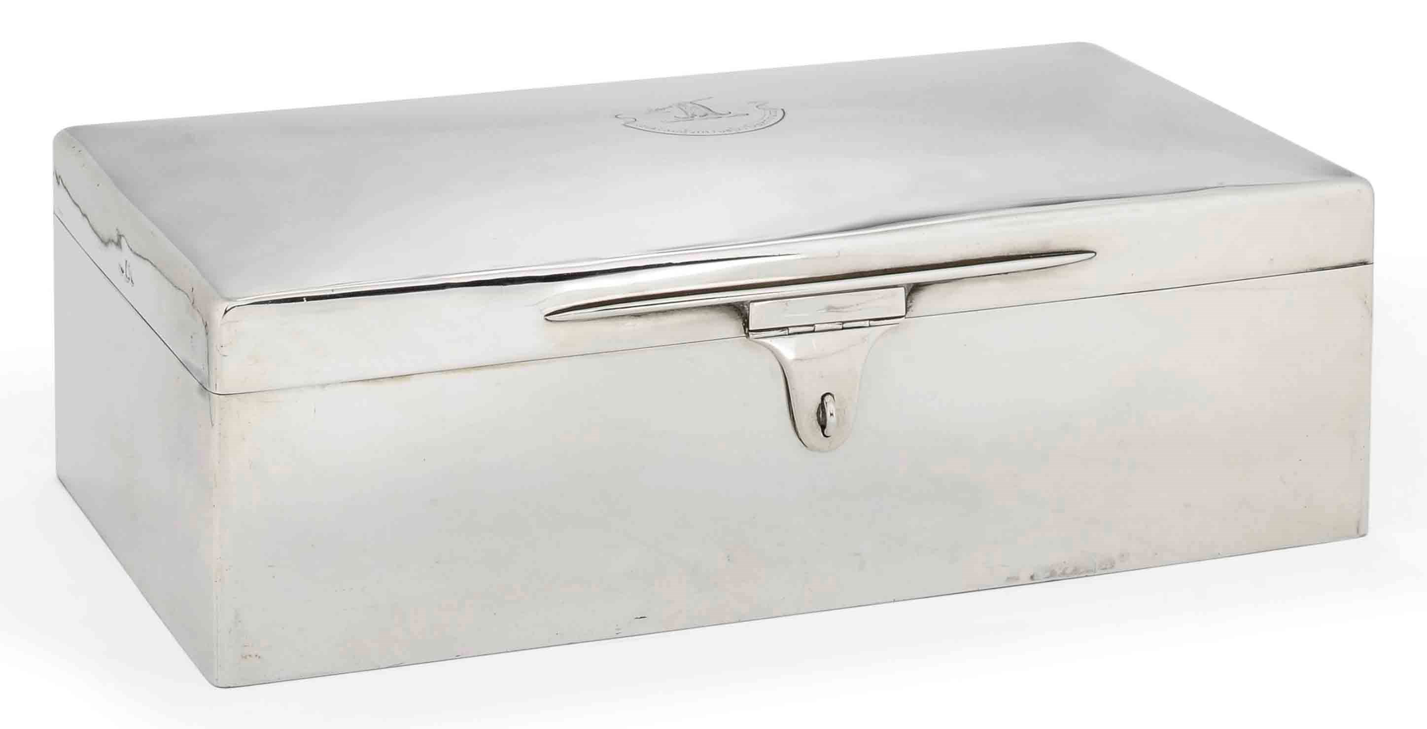 AN EDWARDIAN SILVER CIGAR BOX
