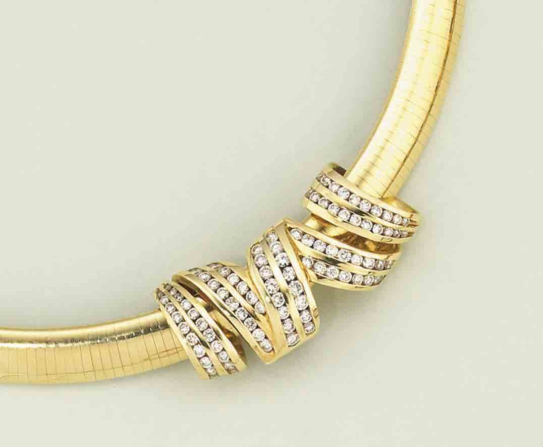 A diamond collar necklace