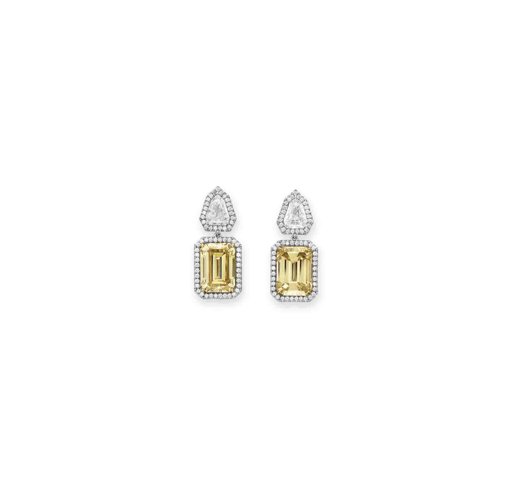 A PAIR OF DIAMOND EAR PENDANTS