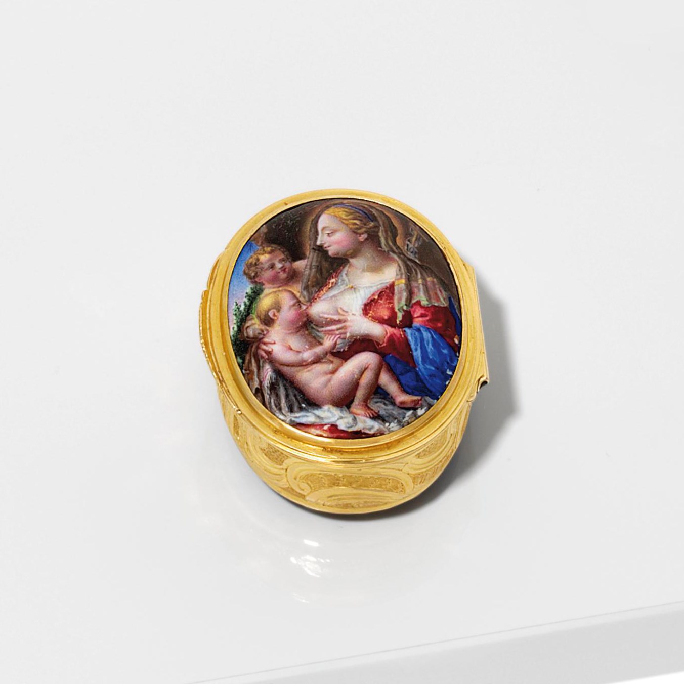 A CONTINENTAL GOLD AND ENAMEL PILL-BOX