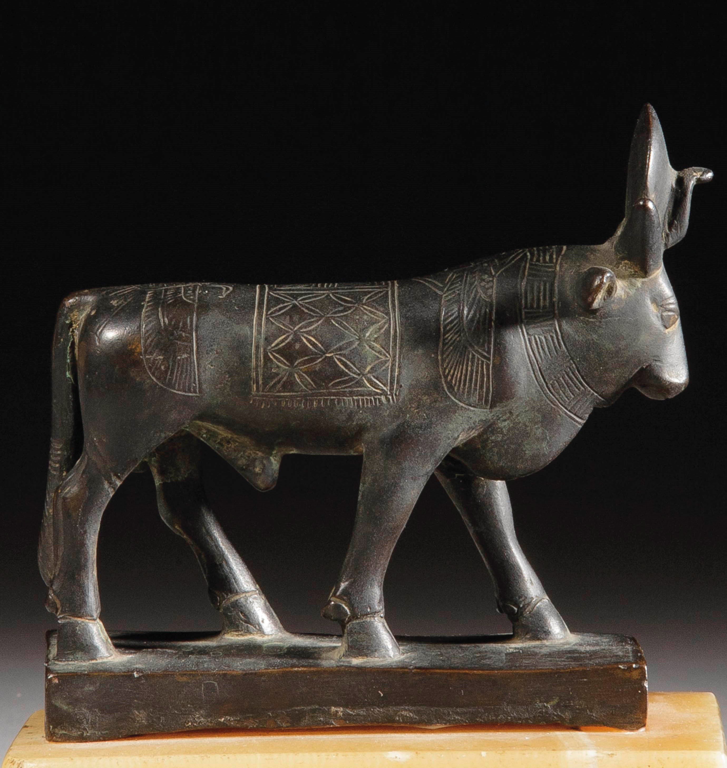 TAUREAU APIS EN BRONZE