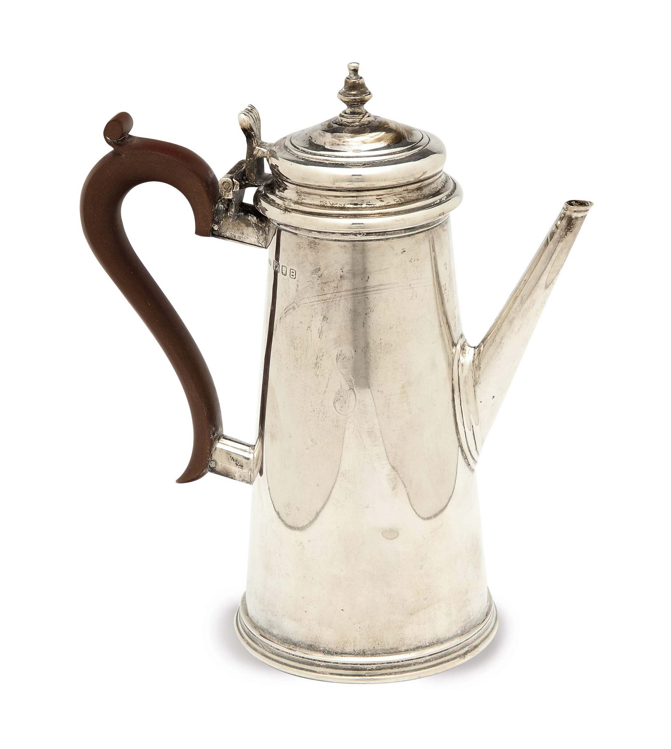 AN ENGLISH SILVER COFFEE POT WITH HINGED COVER AND WOOD HANDLE,