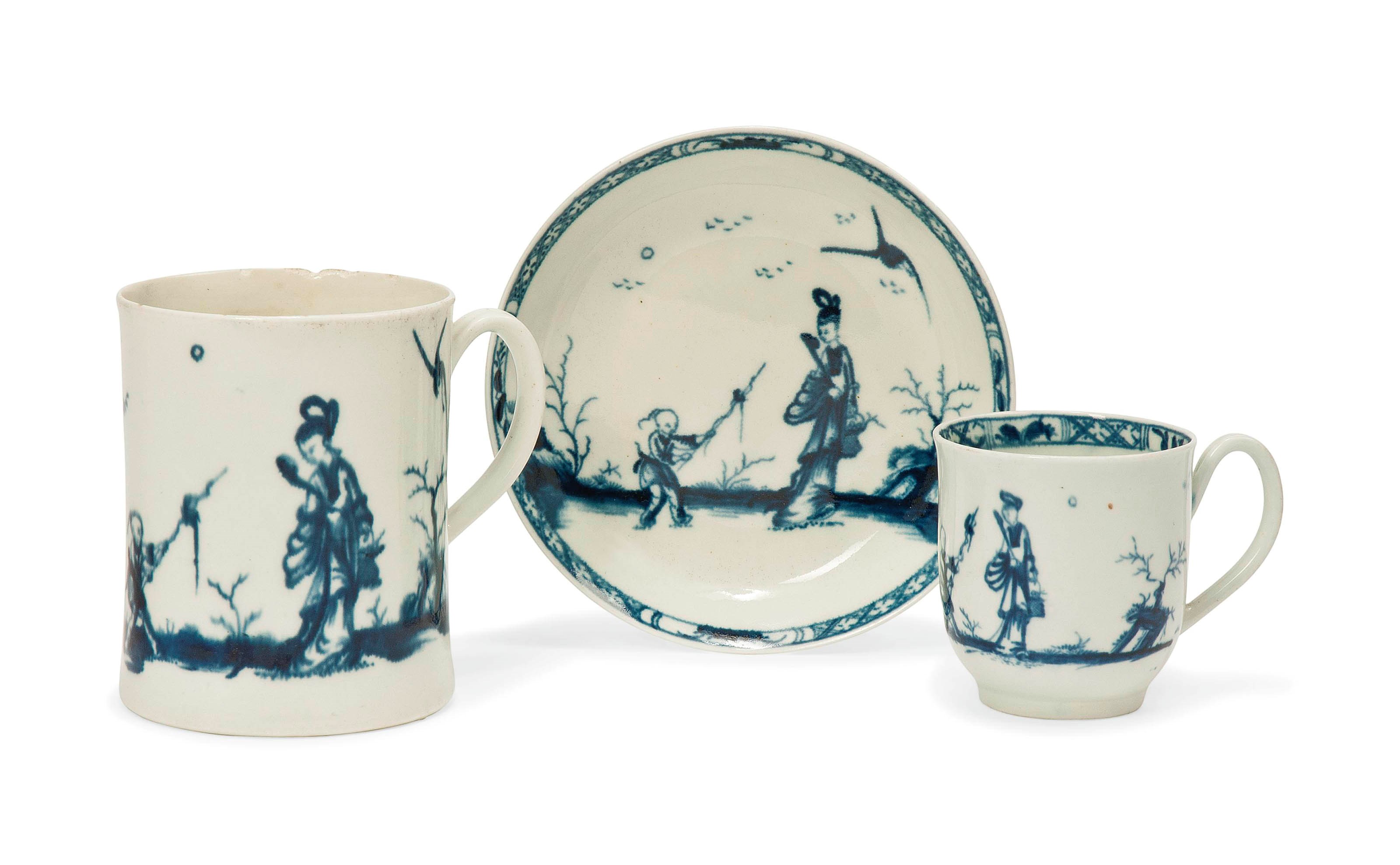 THREE ITEMS OF WORCESTER BLUE AND WHITE PORCELAIN PAINTED 'MOTHER & CHILD' PATTERN