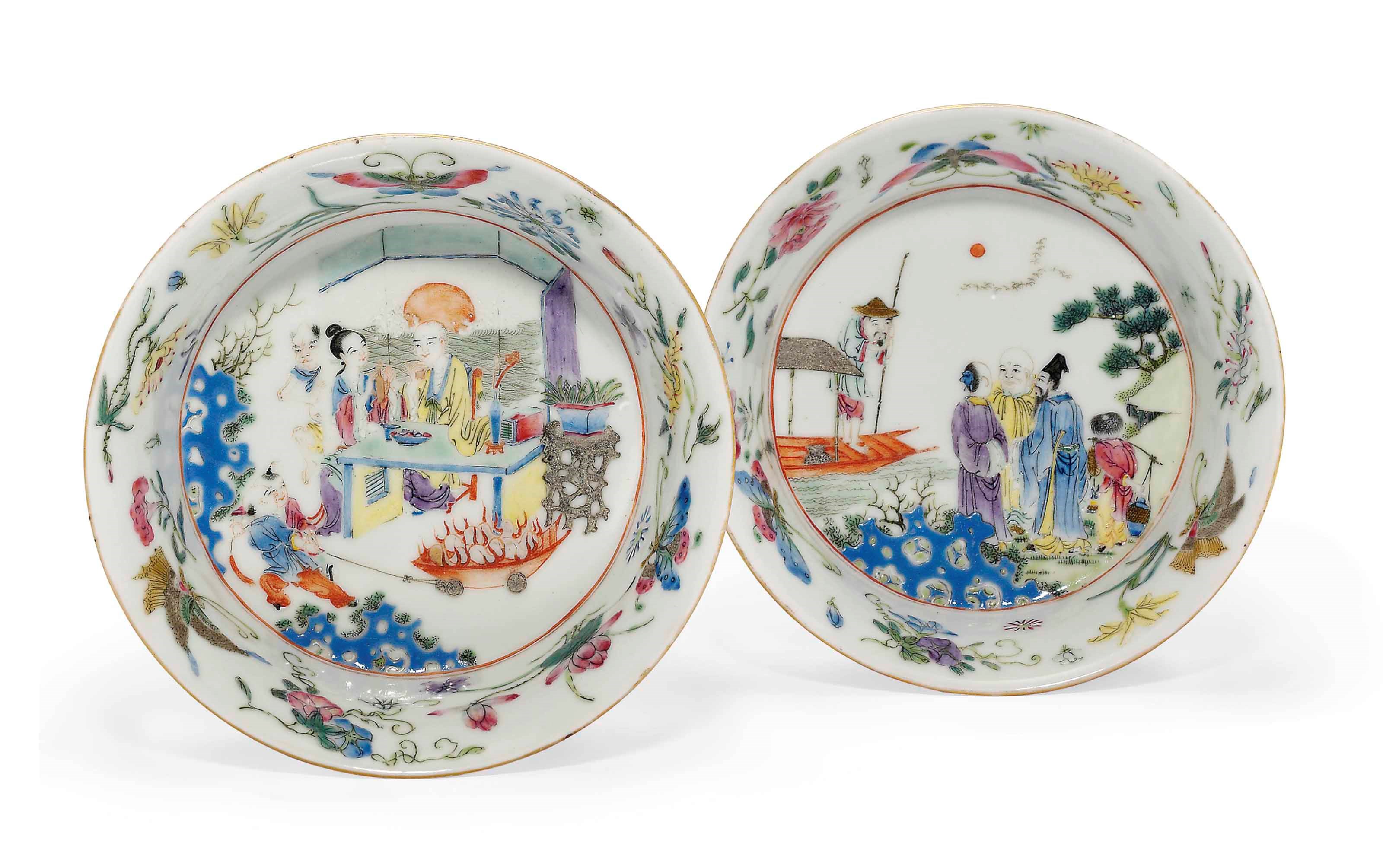 A PAIR OF CHINESE FAMILLE ROSE BOWLS