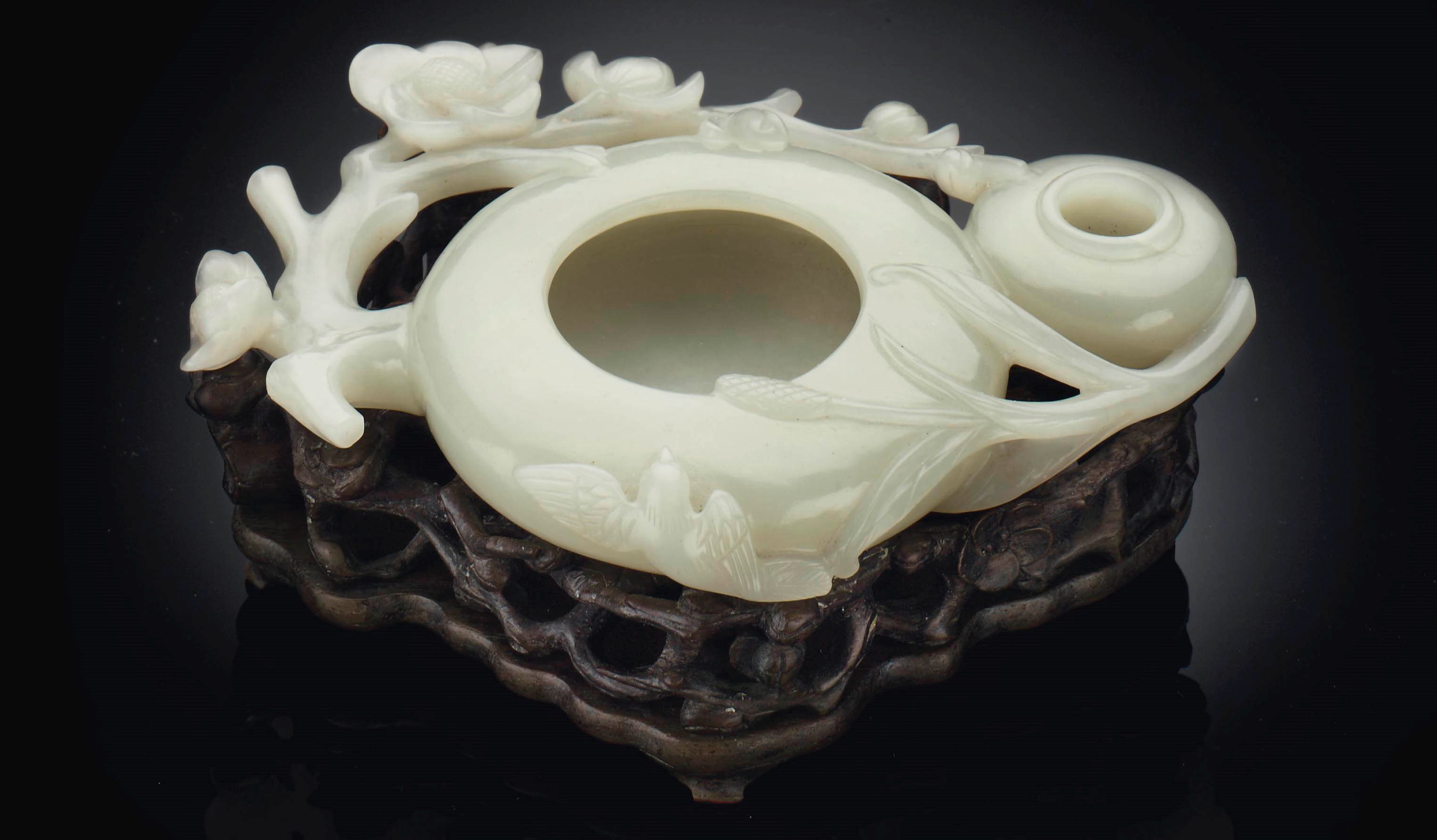 A WHITE JADE SHALLOW BRUSH WASHER