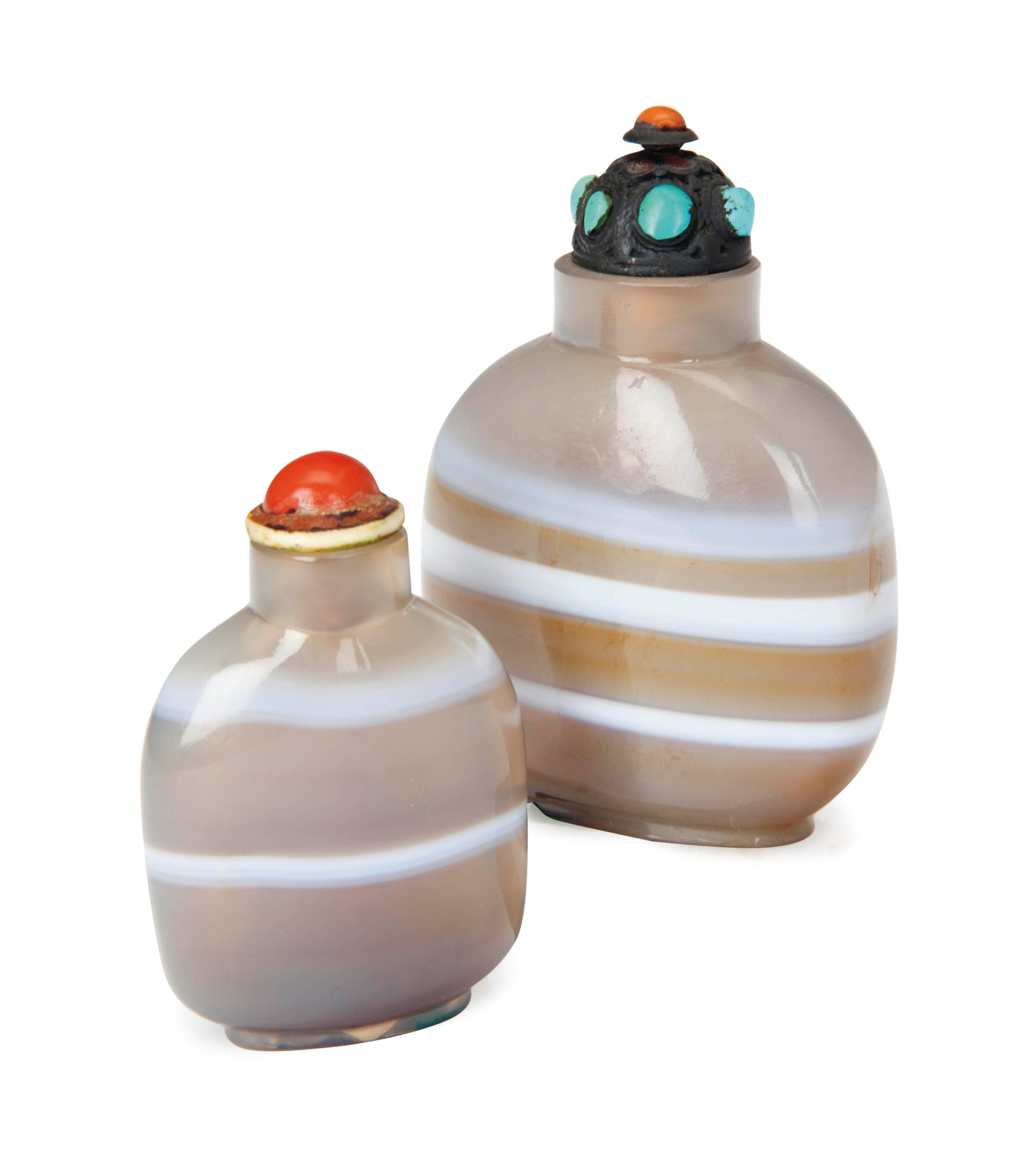 TWO CHINESE BANDED AGATE SNUFF BOTTLES,