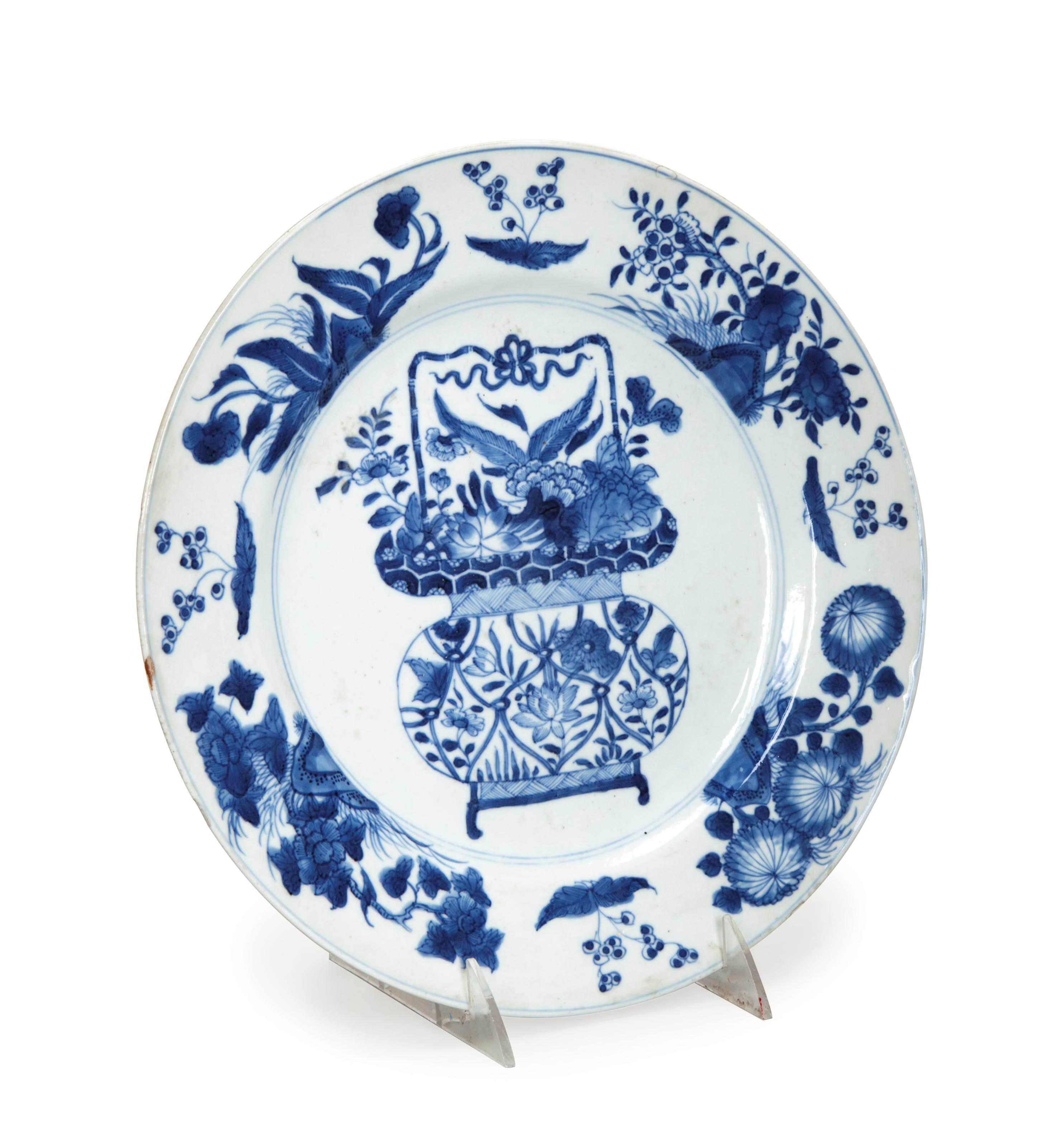 A CHINESE BLUE AND WHITE DISH,