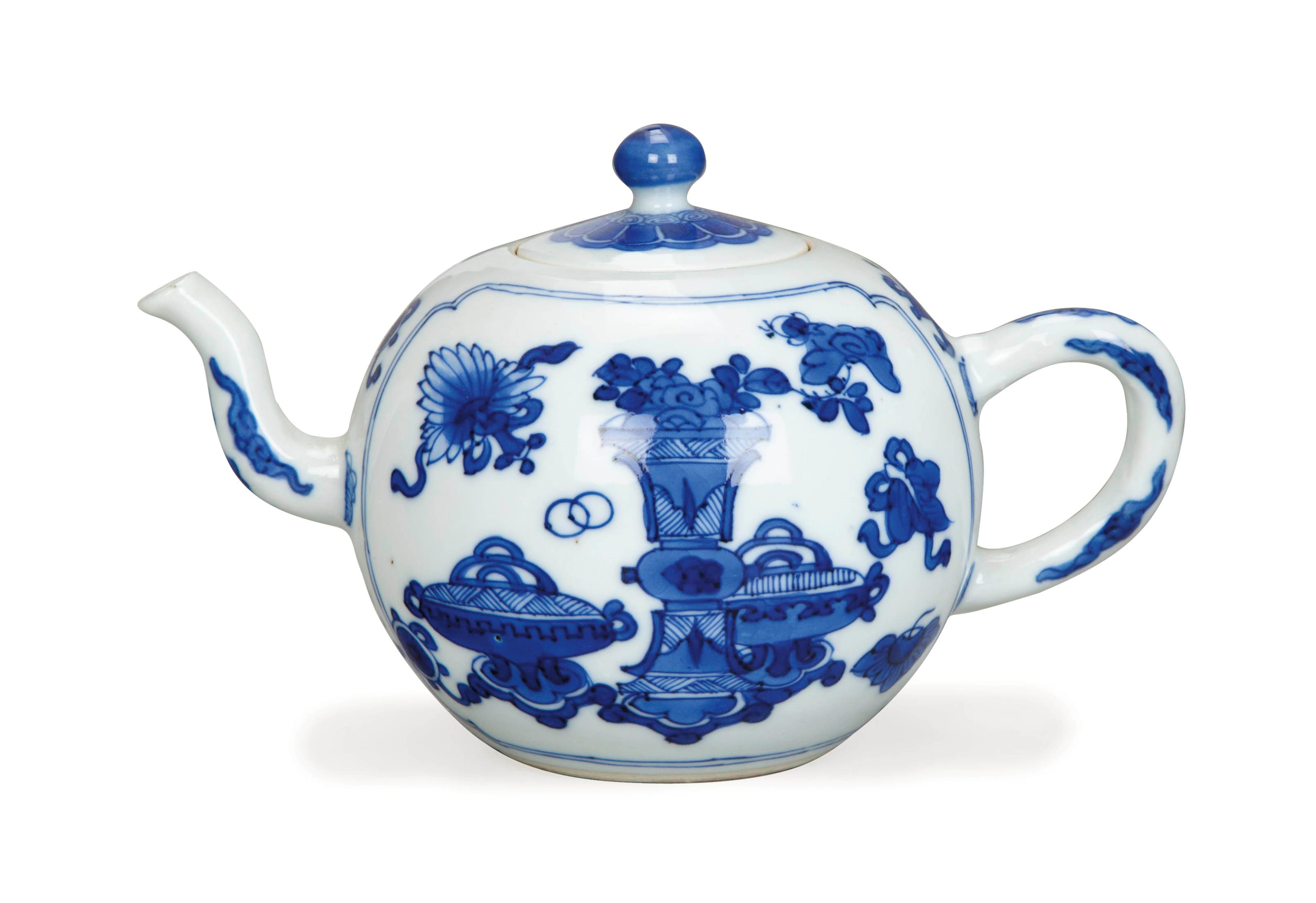 A SMALL CHINESE BLUE AND WHITE TEAPOT AND COVER,