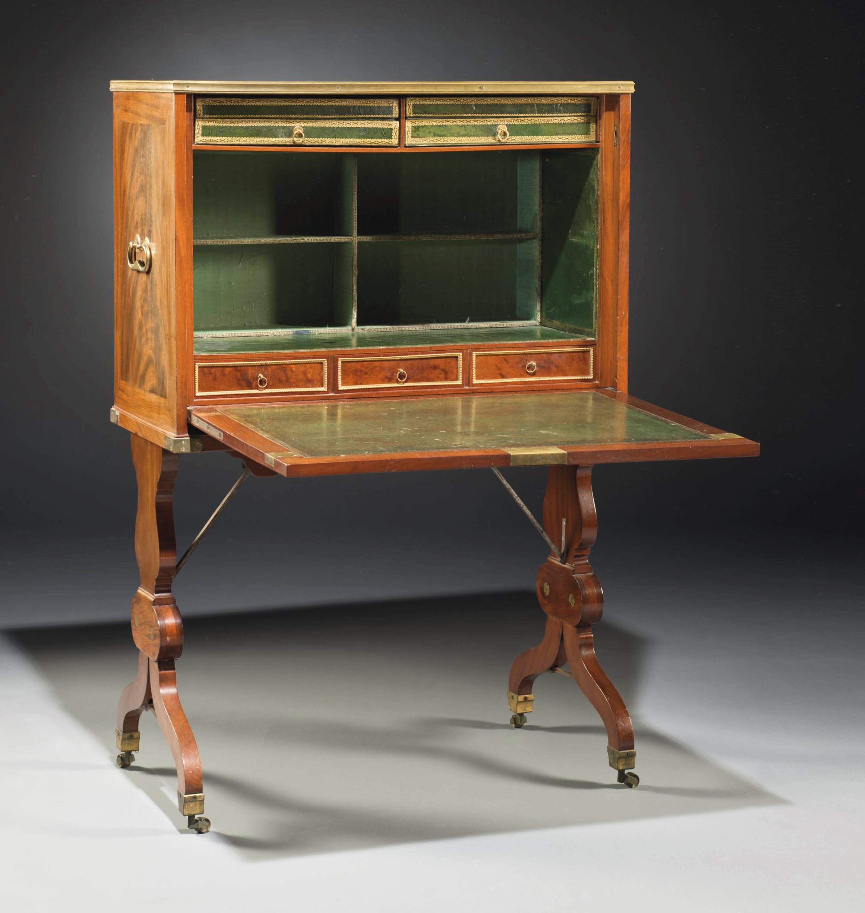 SECRETAIRE DE VOYAGE D'EPOQUE LOUIS XVI