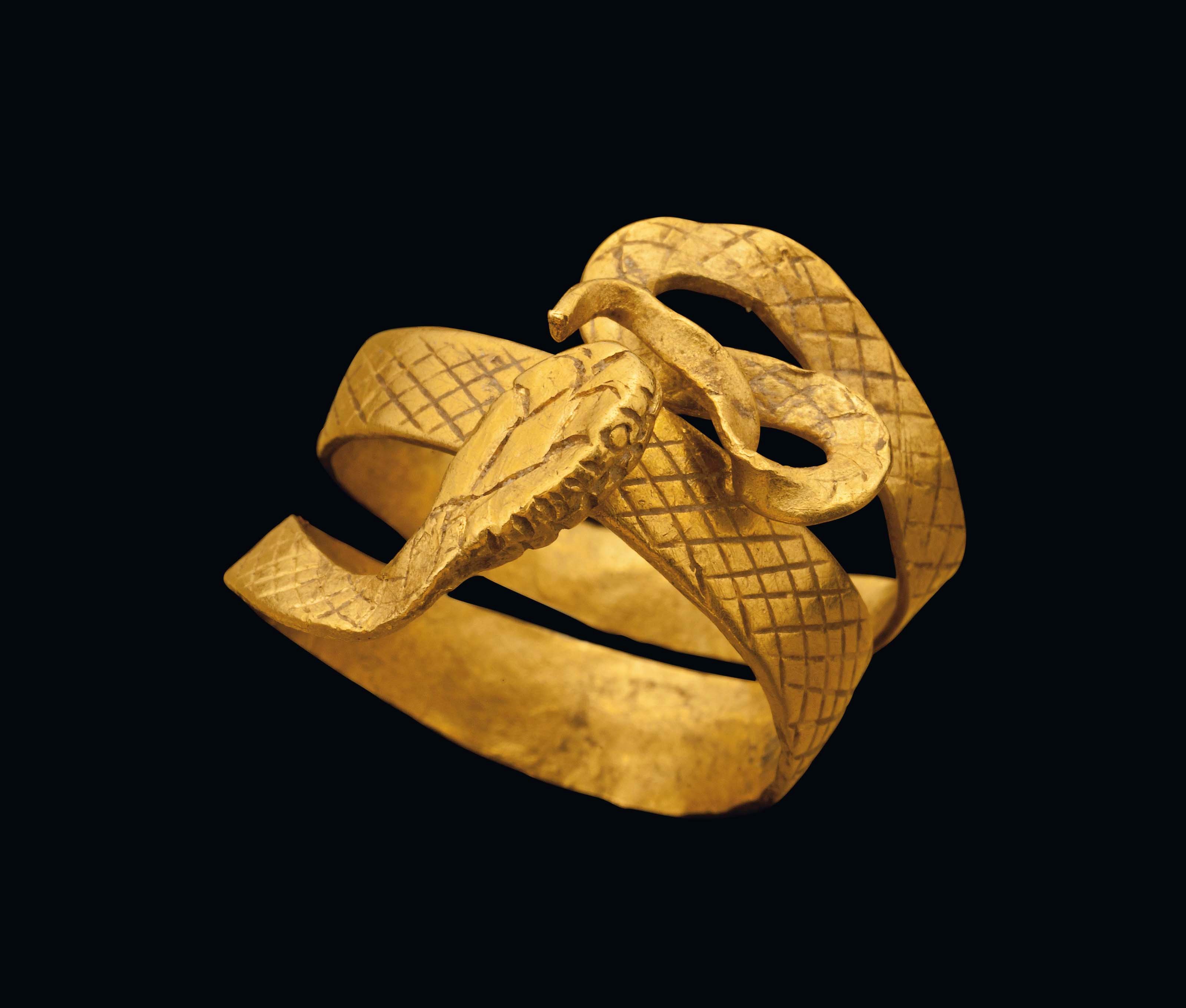 A ROMAN GOLD SNAKE RING