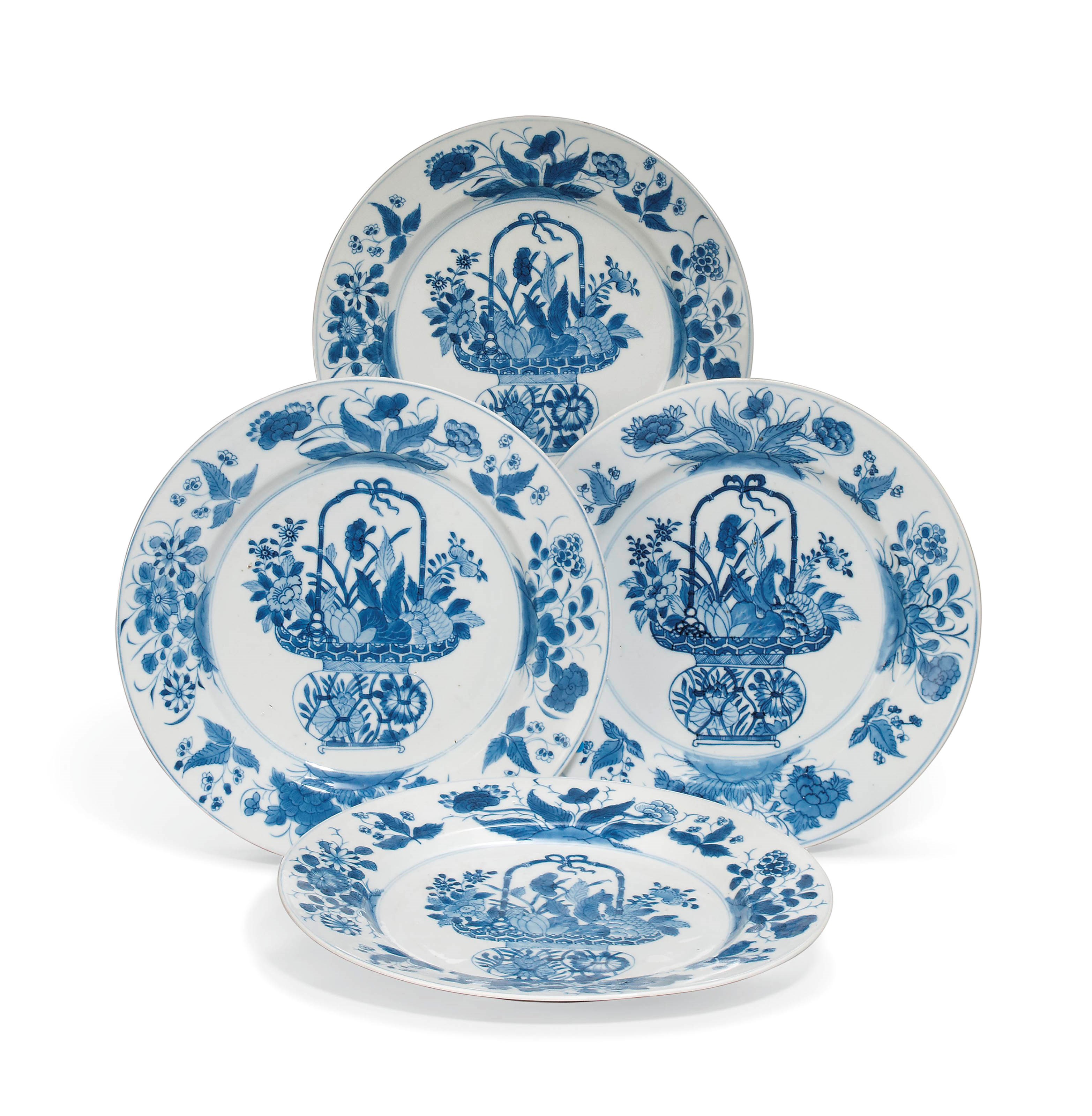 A SET OF FOUR CHINESE BLUE AND WHITE DISHES