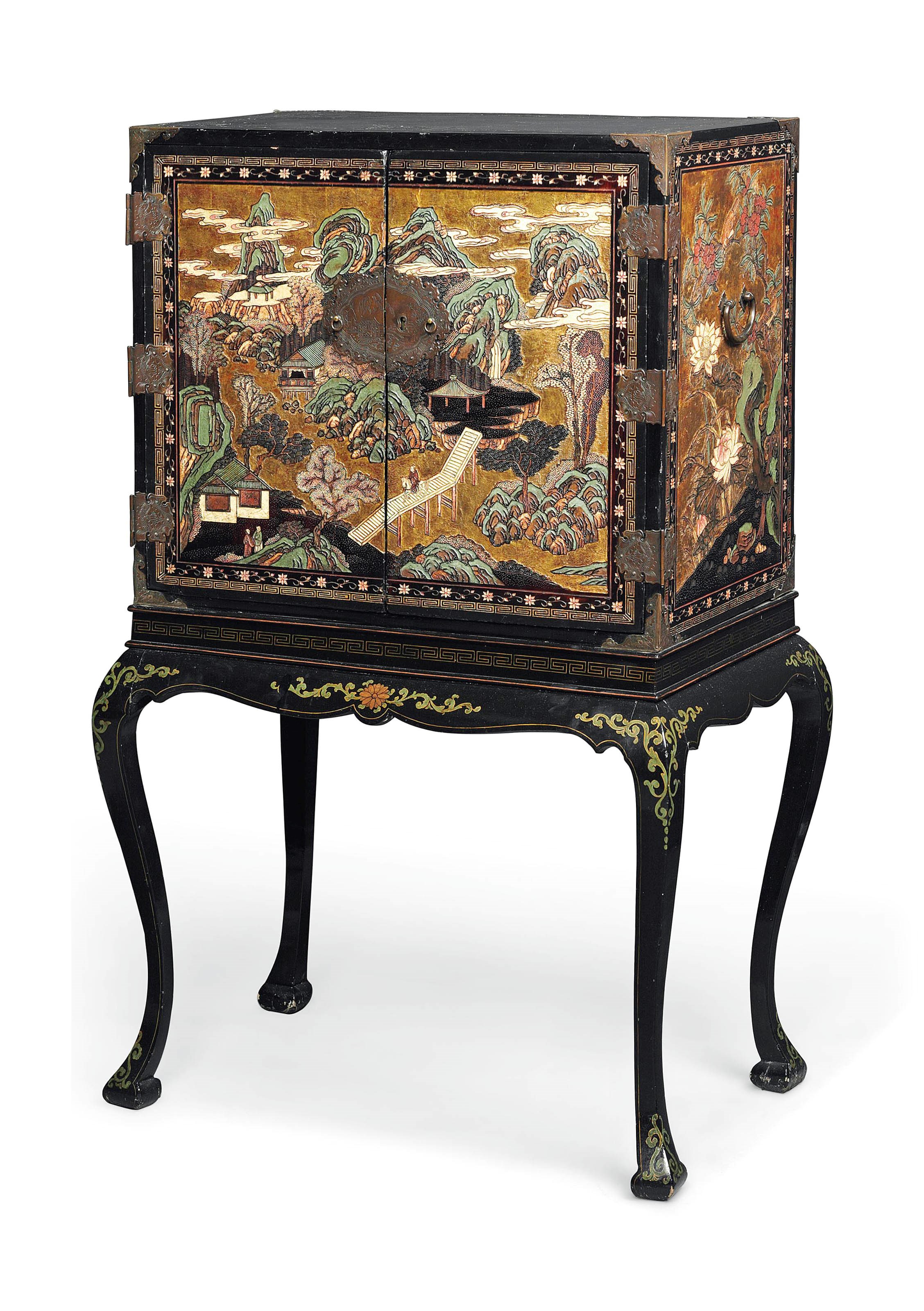 A CHINESE EXPORT COROMANDEL AND PARCEL GILT CABINET