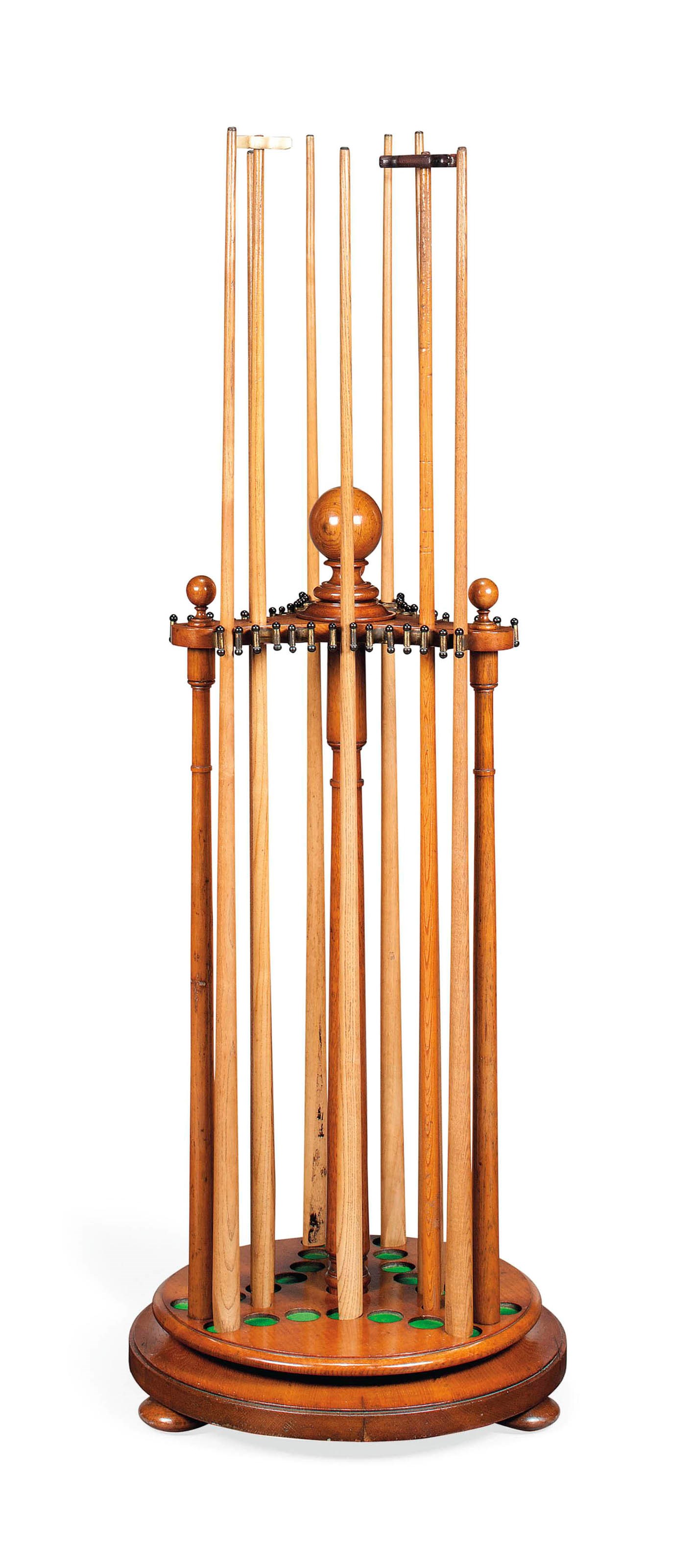 AN EDWARDIAN OAK CUE STAND