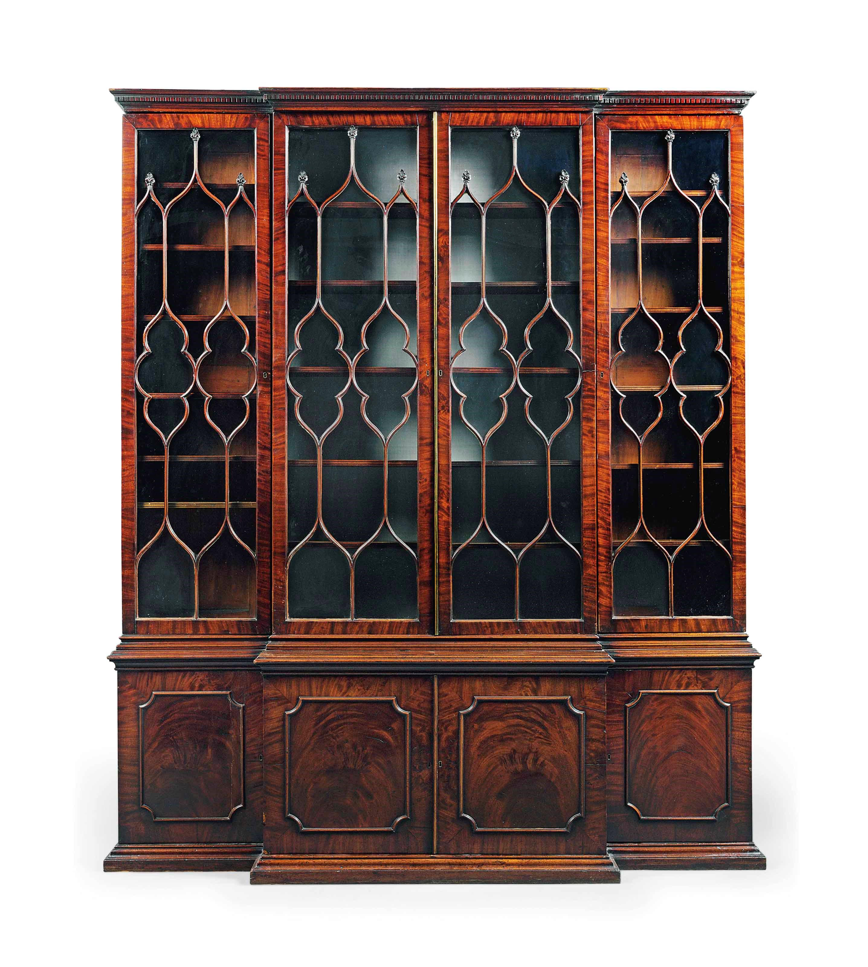 AN EARLY GEORGE III MAHOGANY BOOKCASE