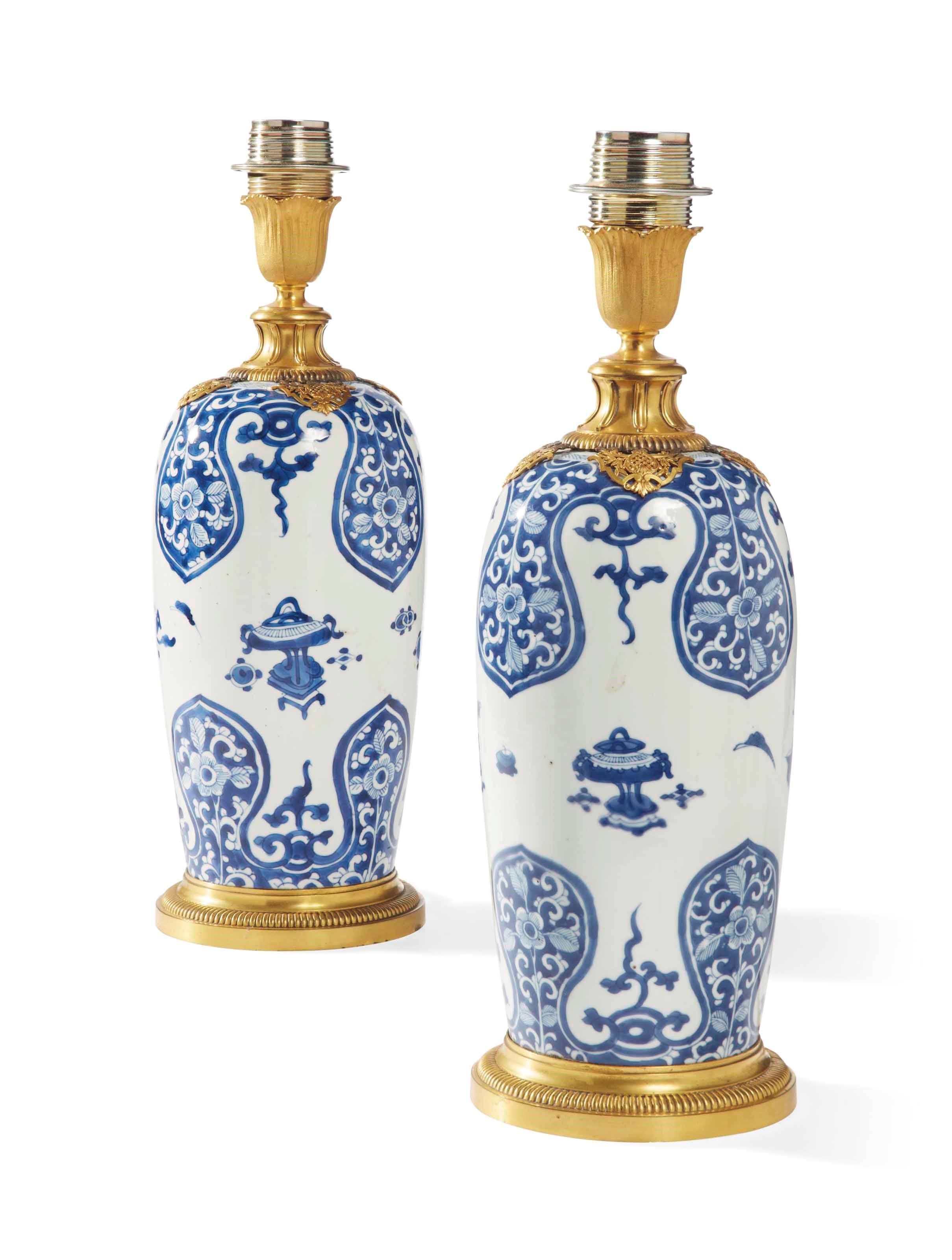PAIRE DE LAMPES DE LA FIN DU XIXEME SIECLE
