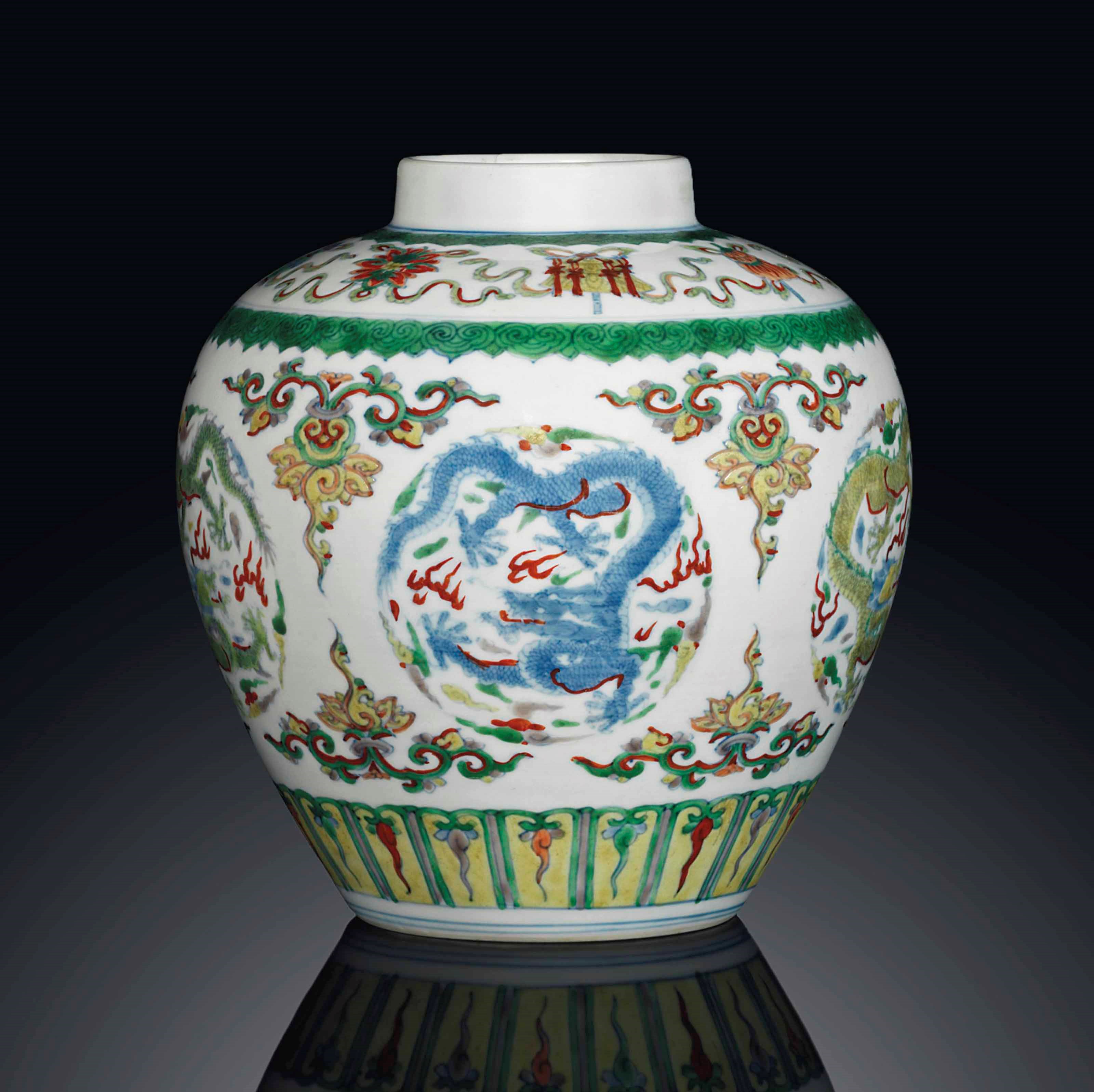 A DOUCAI 'DRAGON' JAR
