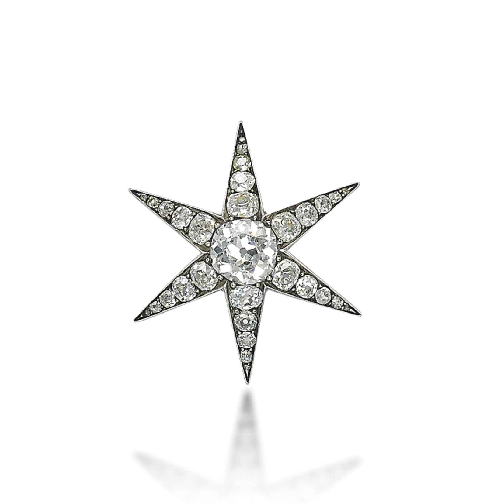 AN ANTIQUE DIAMOND BROOCH
