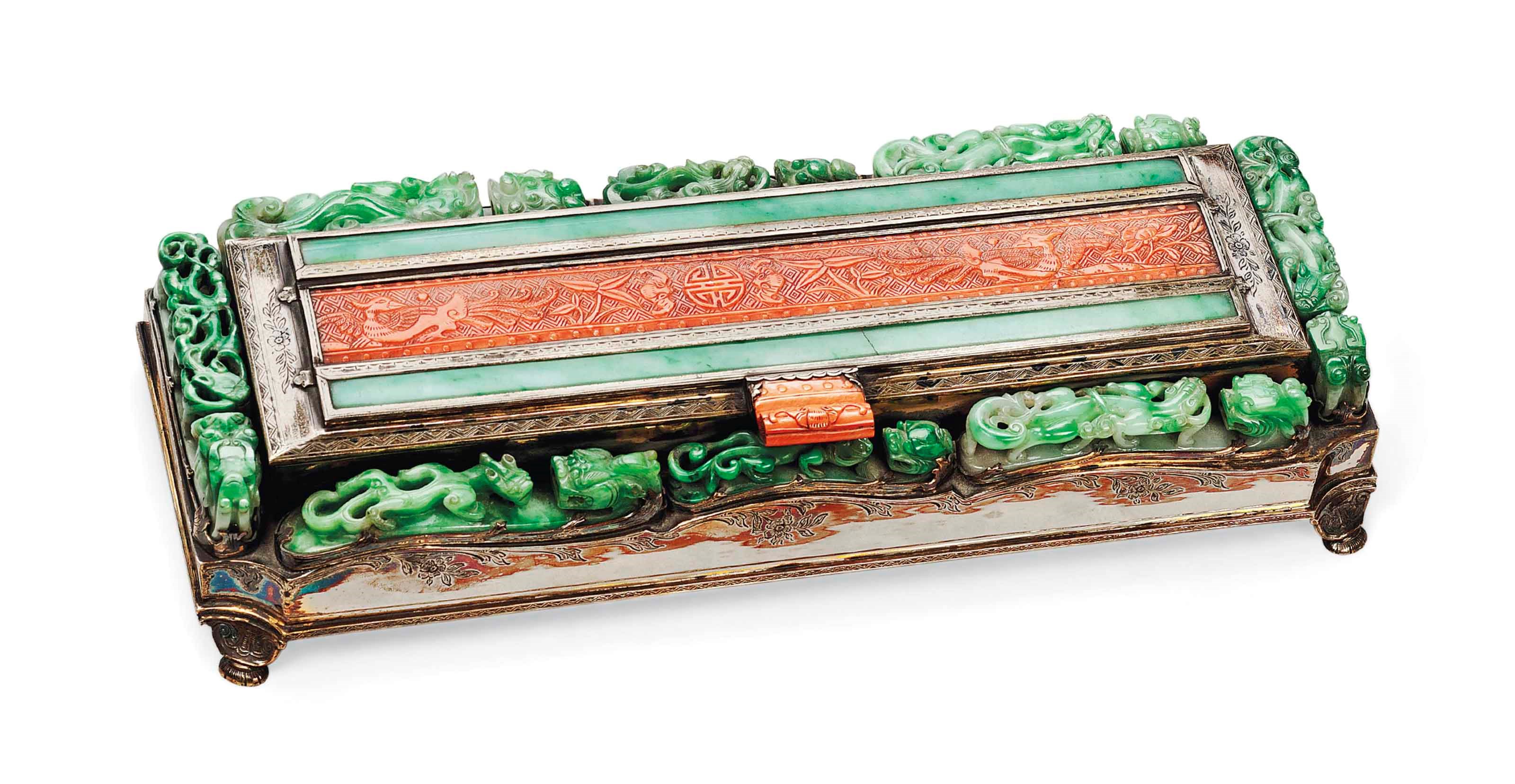 AN OBLONG JADEITE AND CORAL-MOUNTED EDWARD I FARMER SILVER BOX