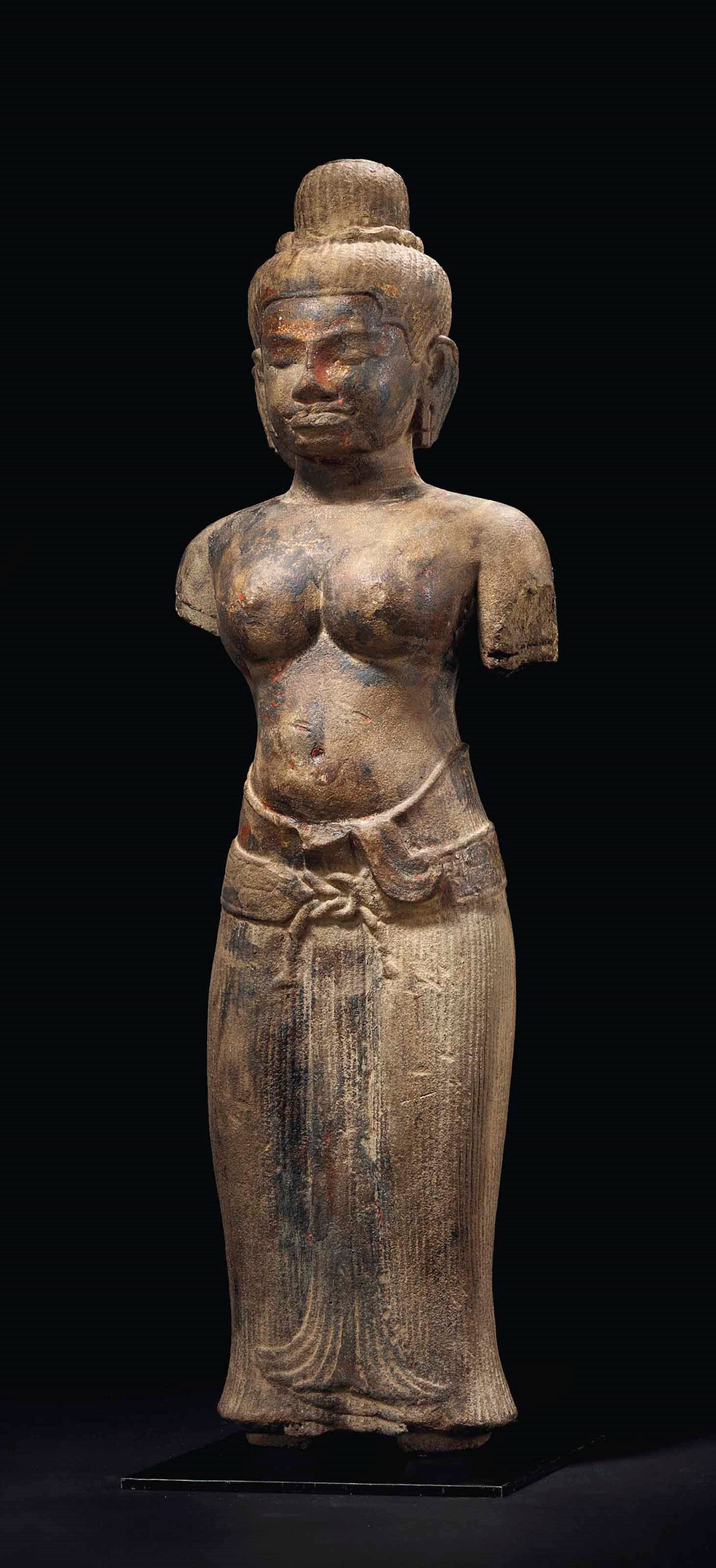 STATUE D'UMA EN GRES