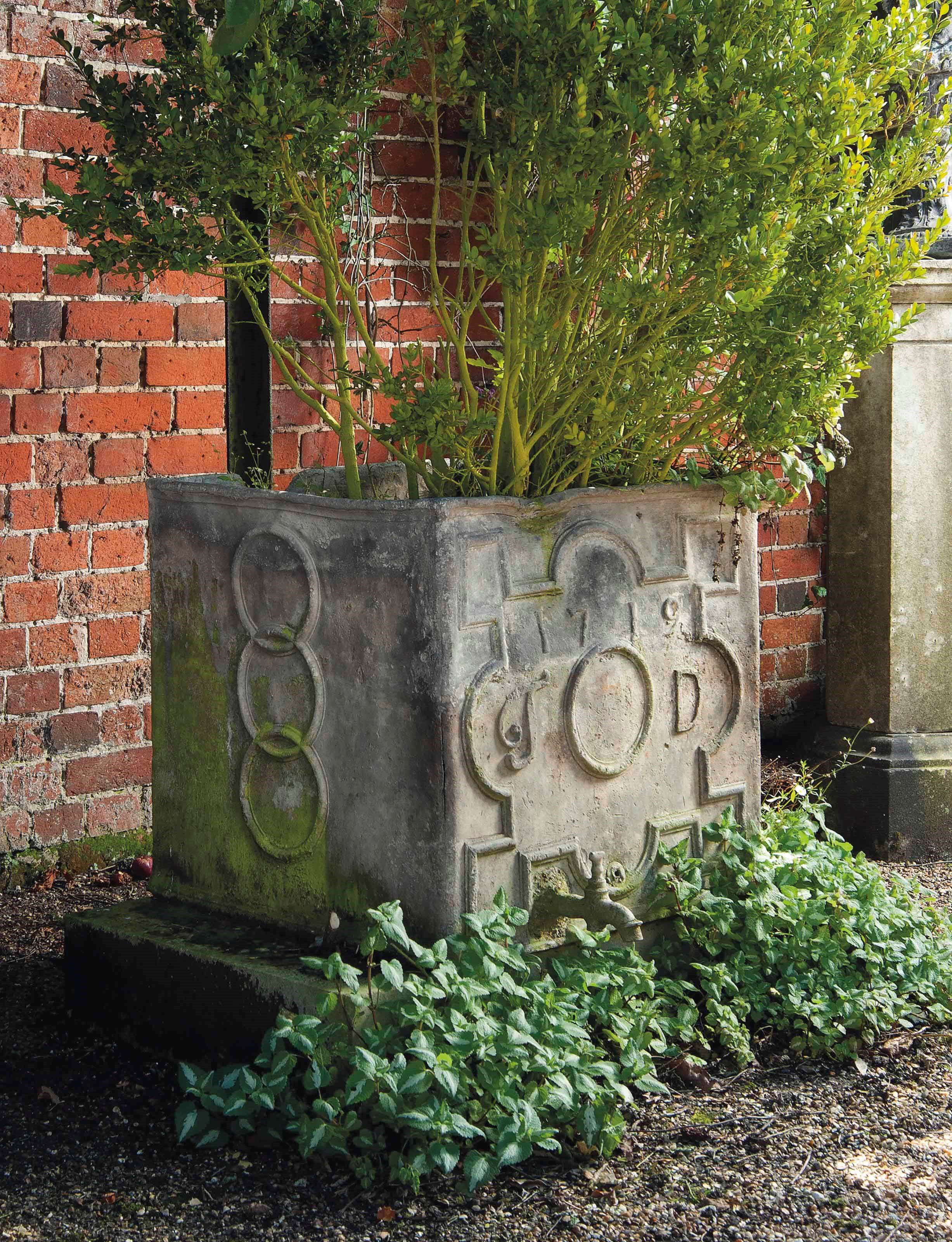 A GEORGE I LEAD GARDEN CISTERN