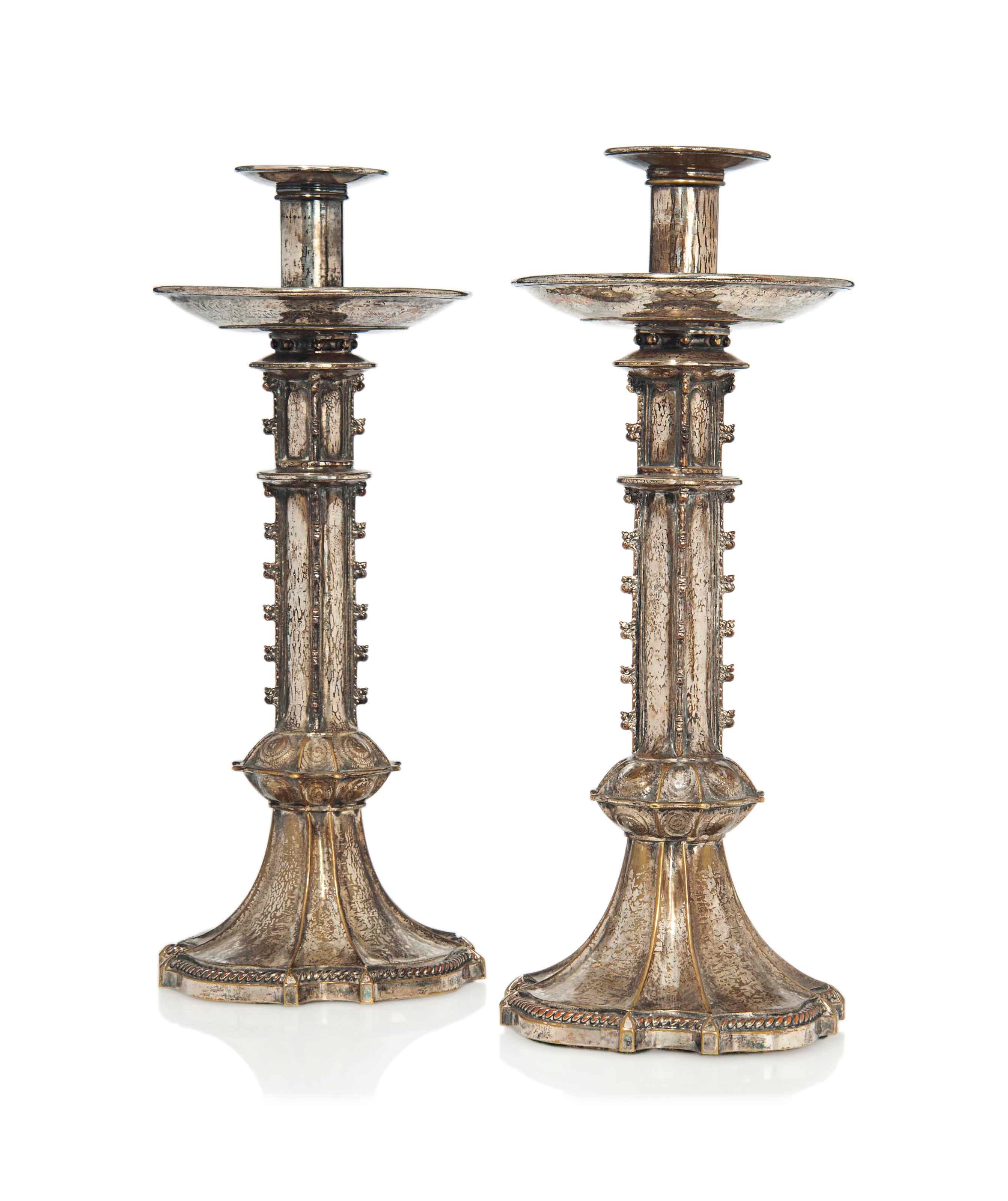 A PAIR OF RAMSDEN & CARR SHEFFIELD PLATE CANDLESTICKS