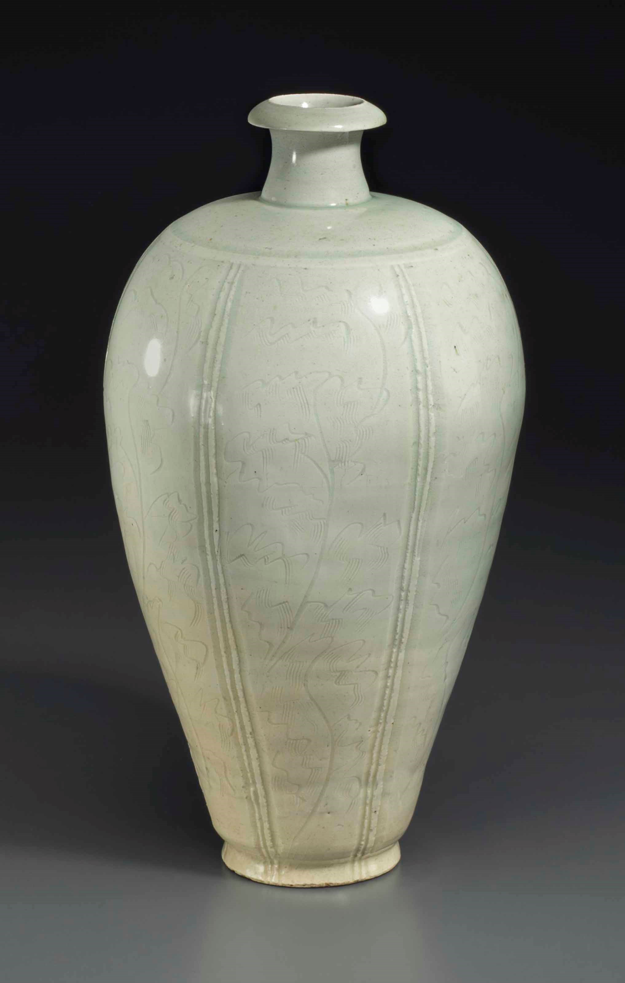 A RARE LARGE QINGBAI OVOID VASE, MEIPING