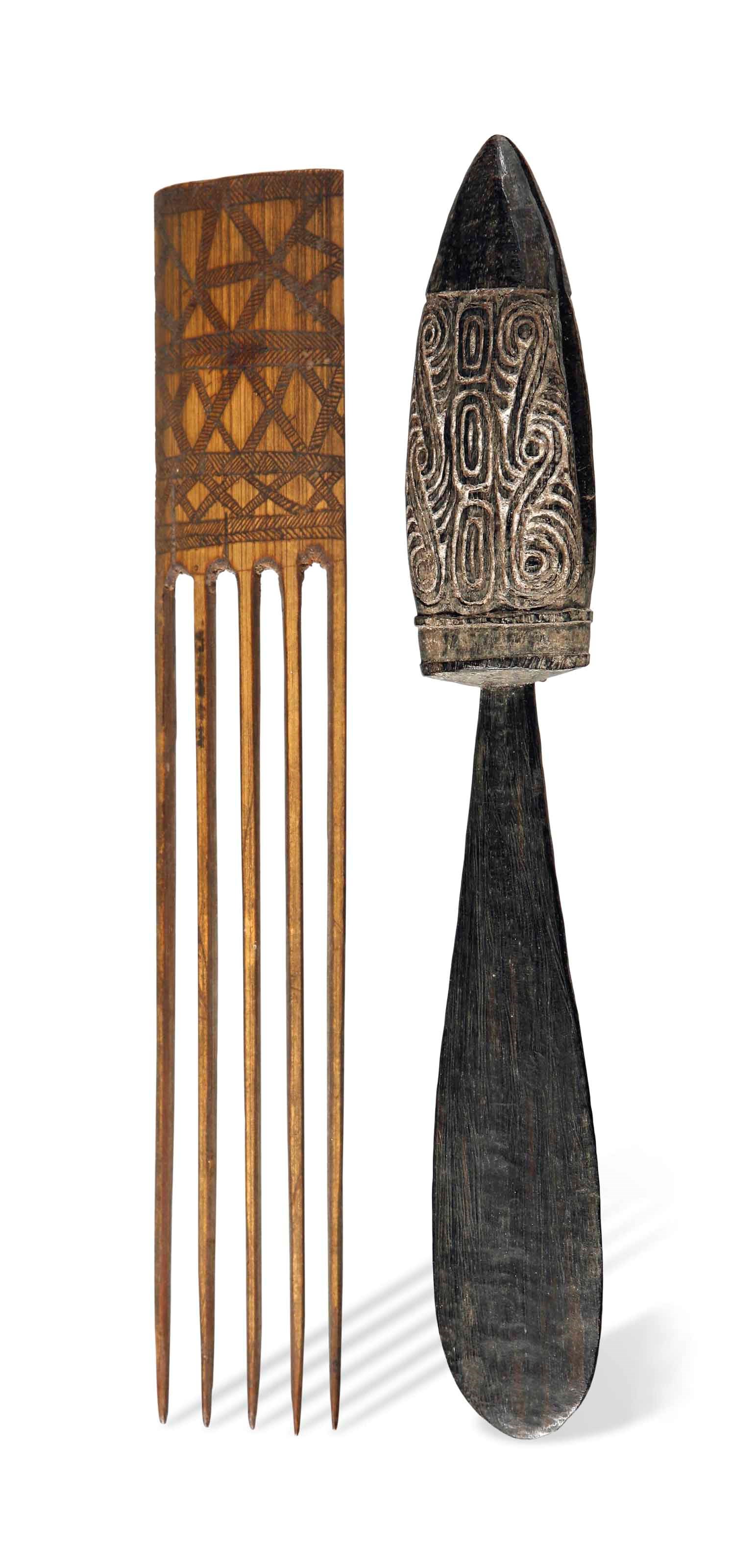 Cinq peignes et une spatule à chaux
Five combs and a lime spatula