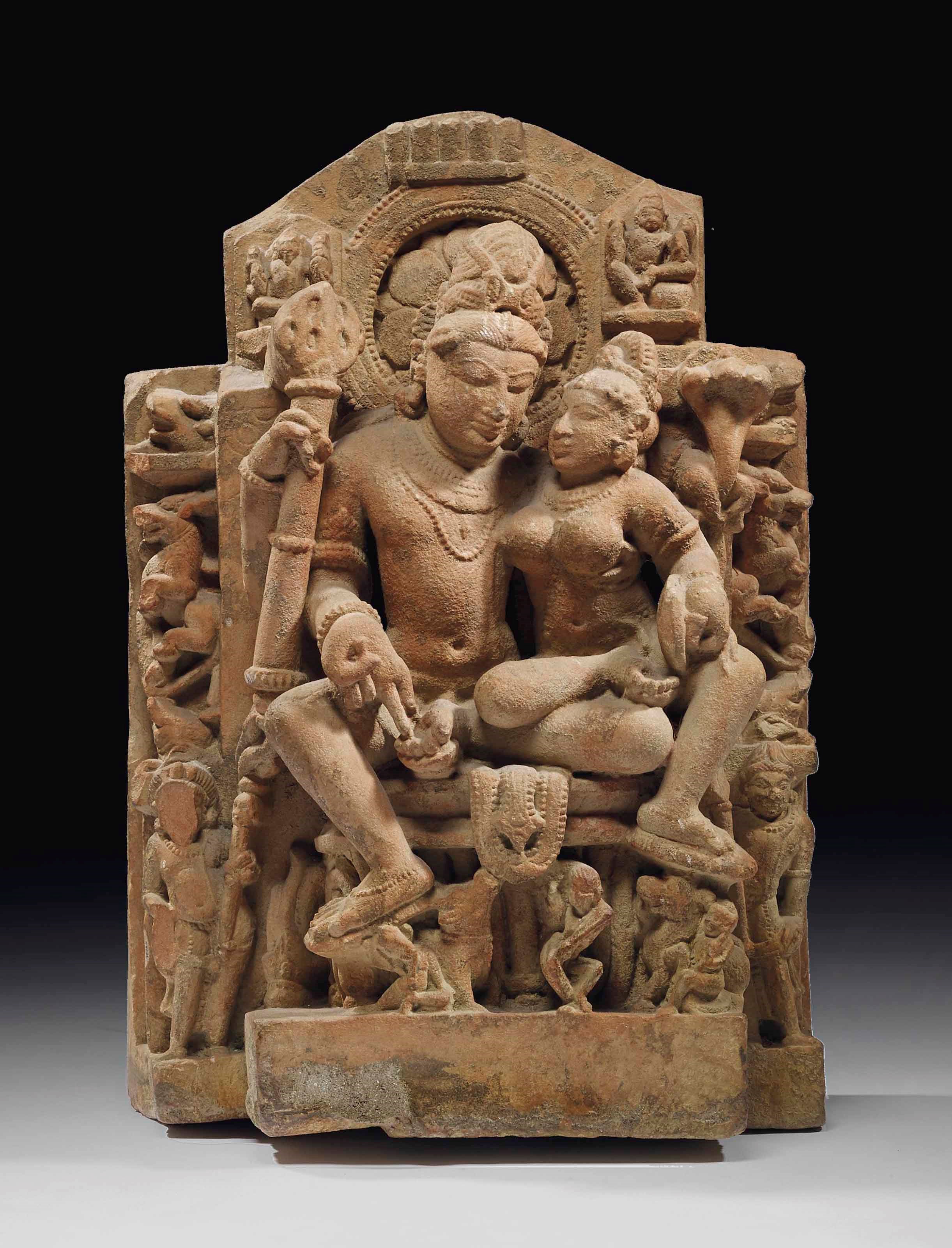 STELE EN GRES ROSE REPRESENTANT UMAMAHESHVARA
