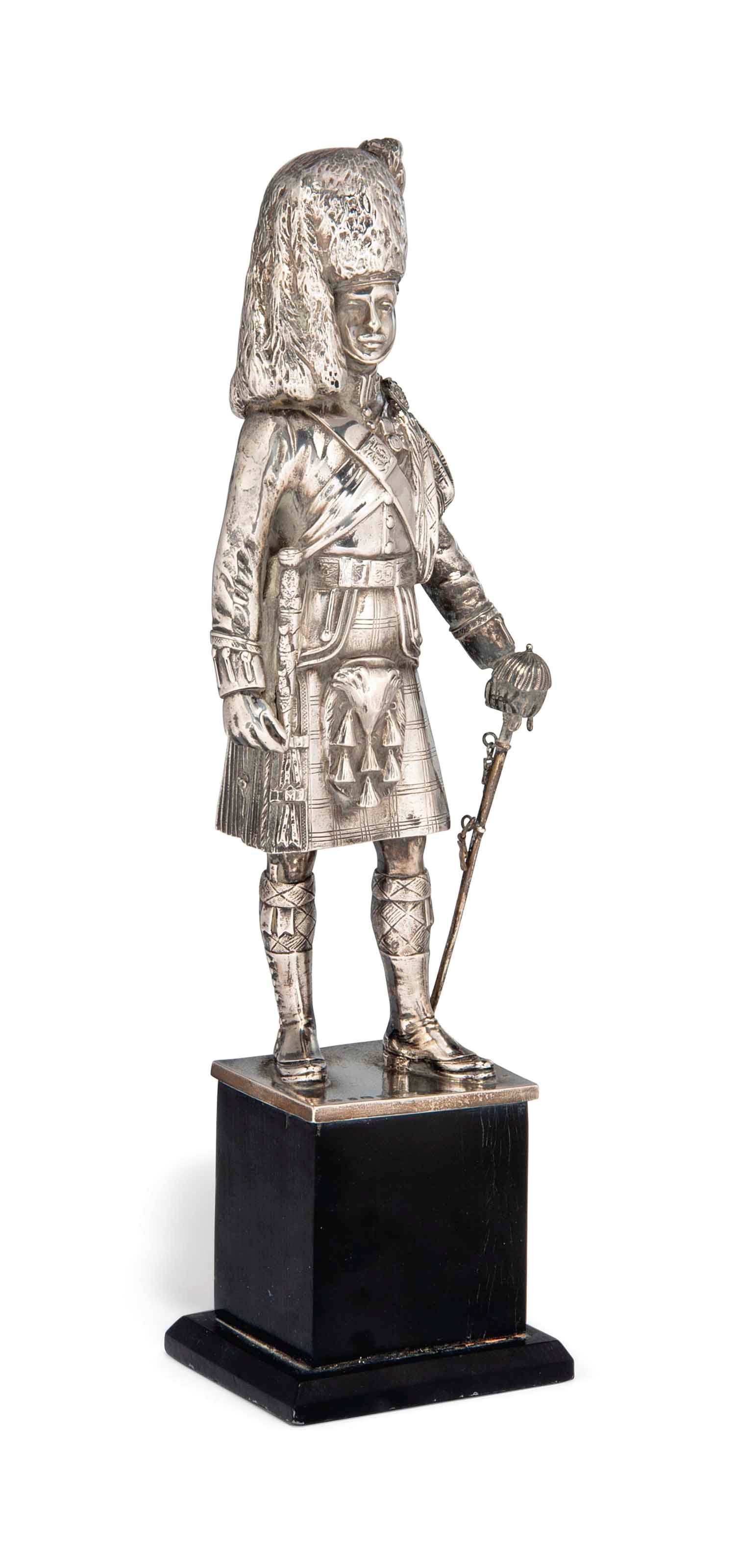 MILITARY INTEREST:- A SILVER STATUETTE OF AN OFFICER OF THE ARGYLL & SUTHERLAND HIGHLANDERS