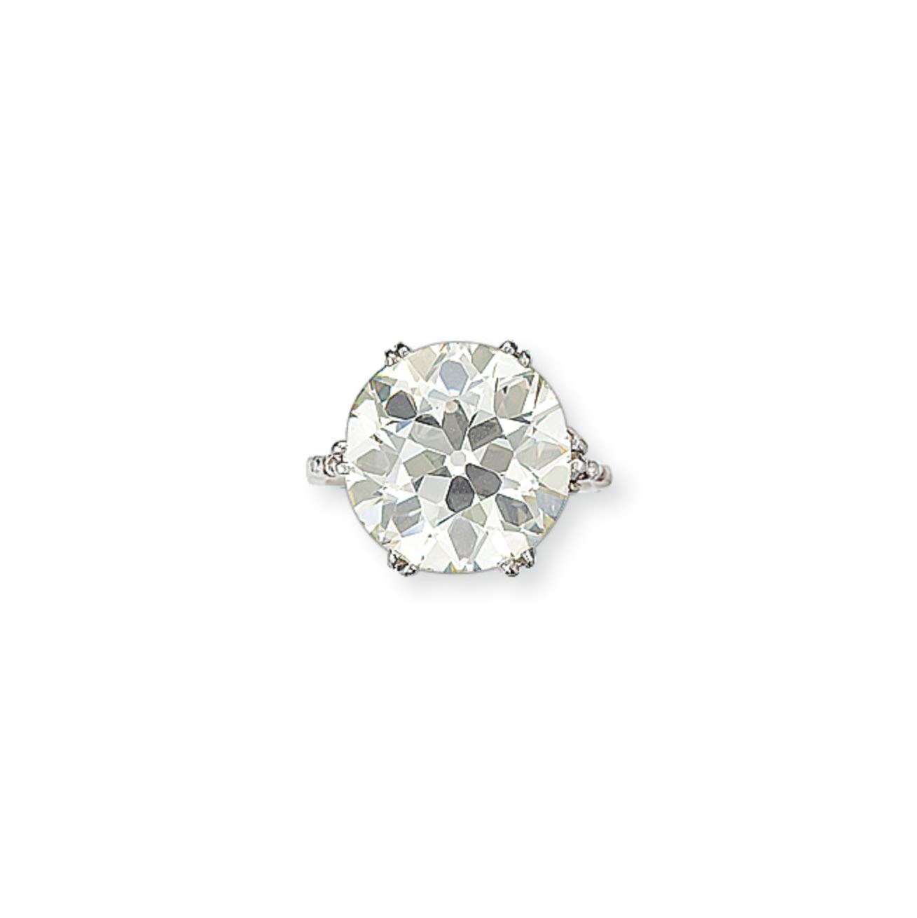 A BELLE ÉPOQUE DIAMOND PENDANT RING