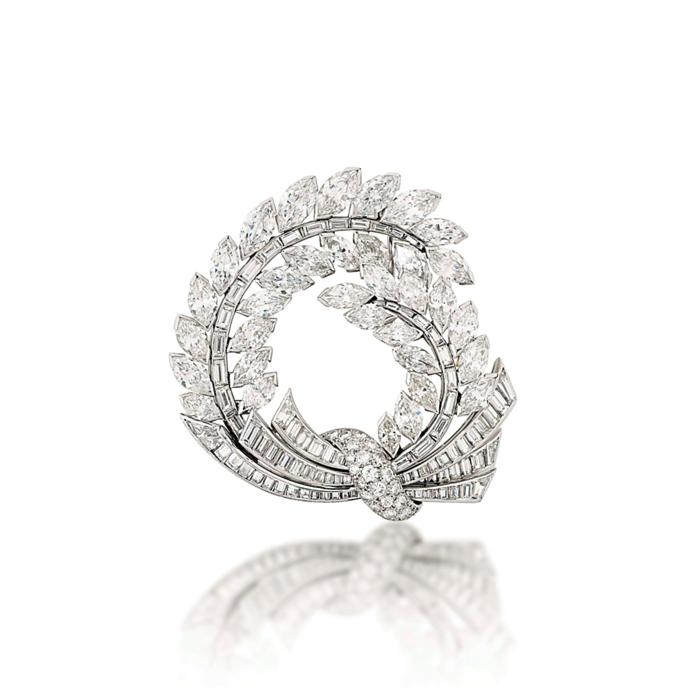 A DIAMOND CLIP BROOCH