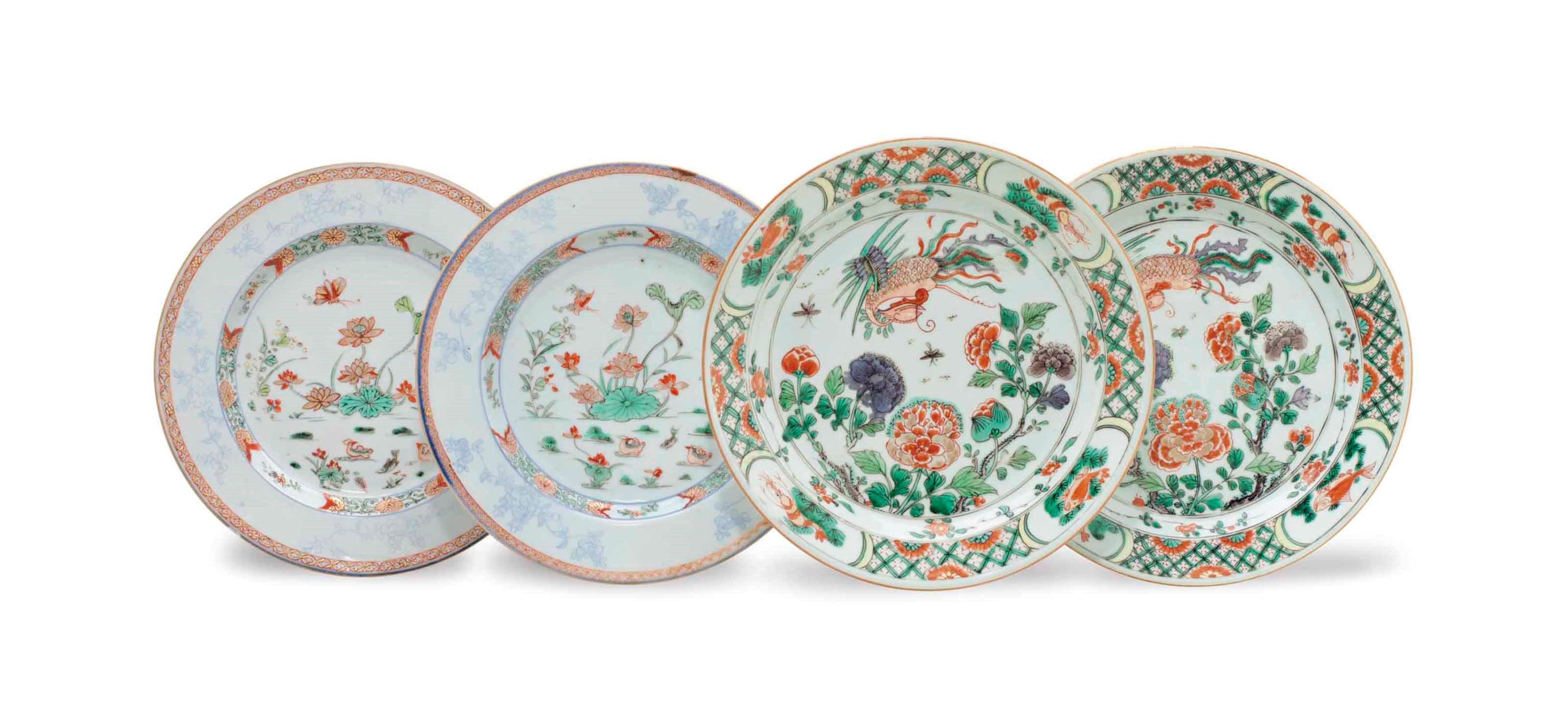 A PAIR OF FAMILLE VERTE PLATES