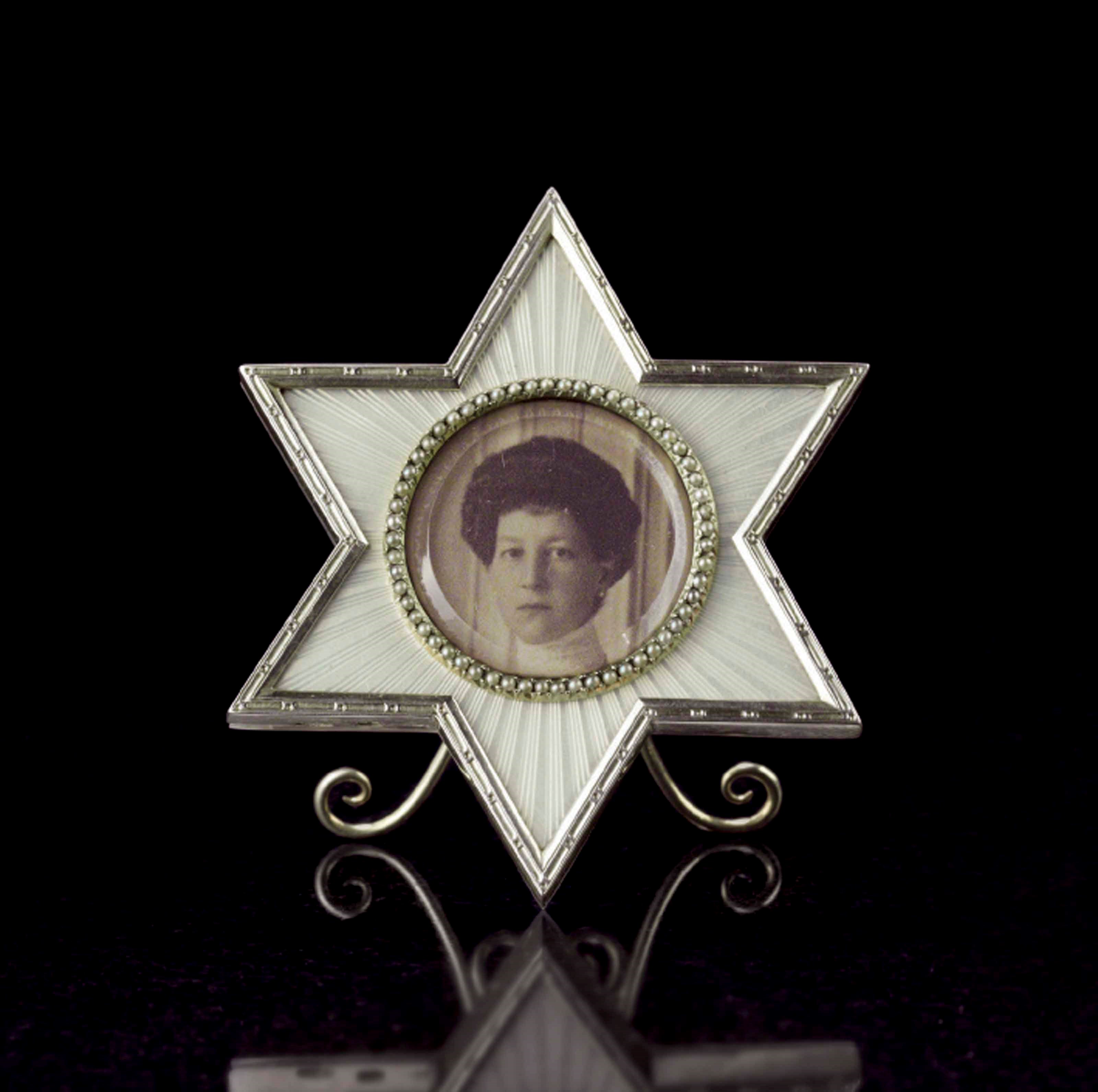 A SILVER-GILT AND GUILLOCHÉ ENAMEL PHOTOGRAPH FRAME
