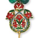 A NATURAL PEARL, EMERALD AND DIAMOND NECKLACE