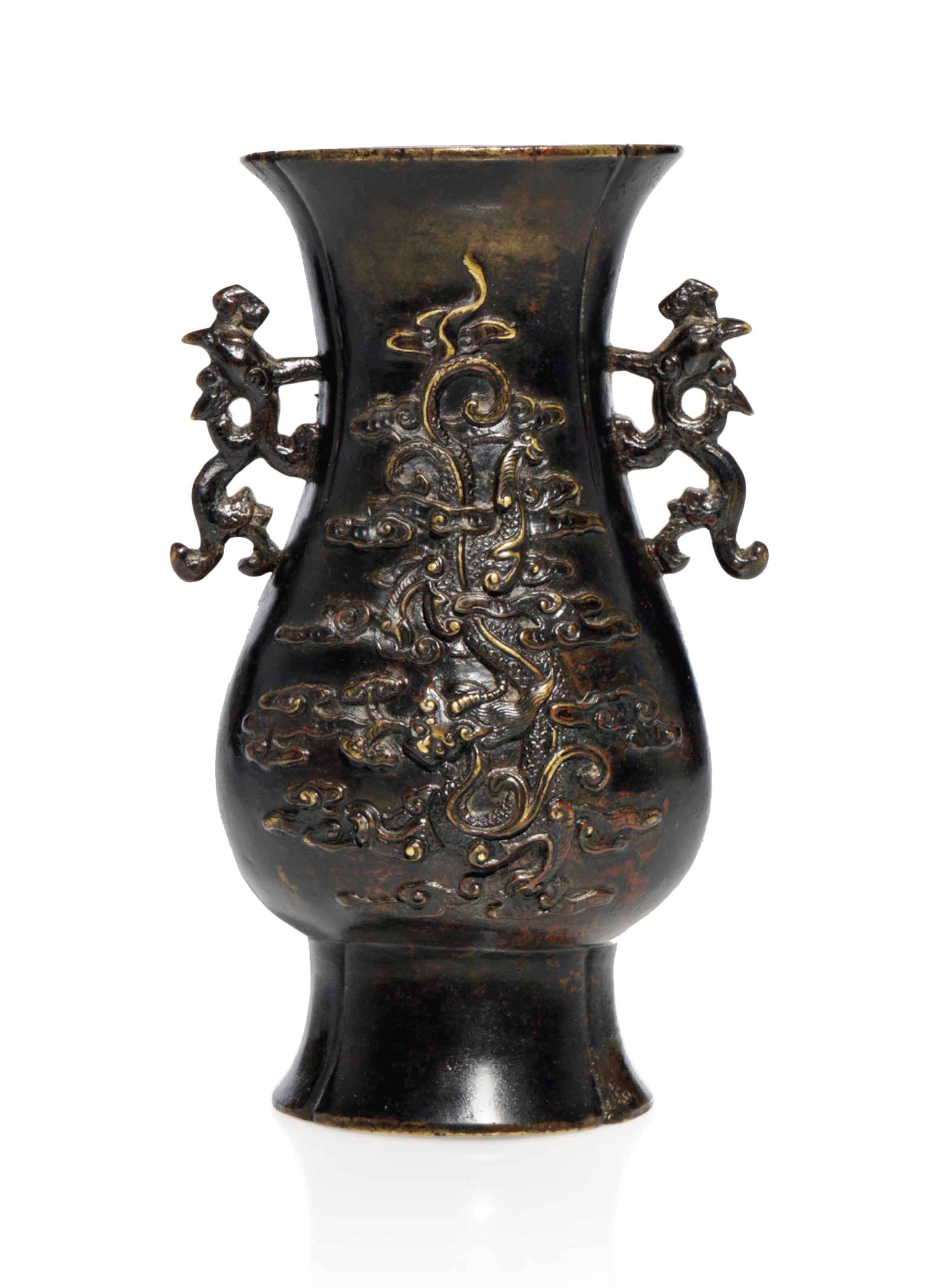 VASE EN BRONZE