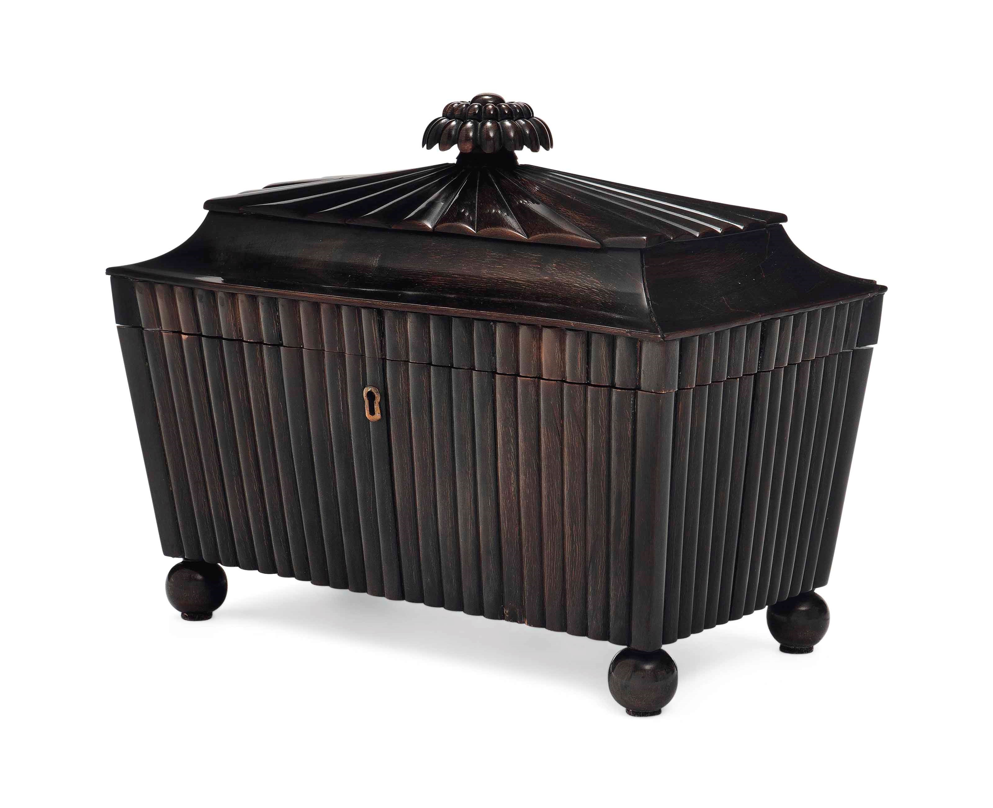 AN ANGLO-INDIAN BUFFALO HORN TEA CADDY