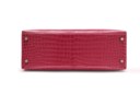 SAC KELLY SELLIER 32 EN CROCODILE POROSUS LISSE FUCHSIA, GARNITURE EN MÉTAL ARGENTÉ PALLADIÉ