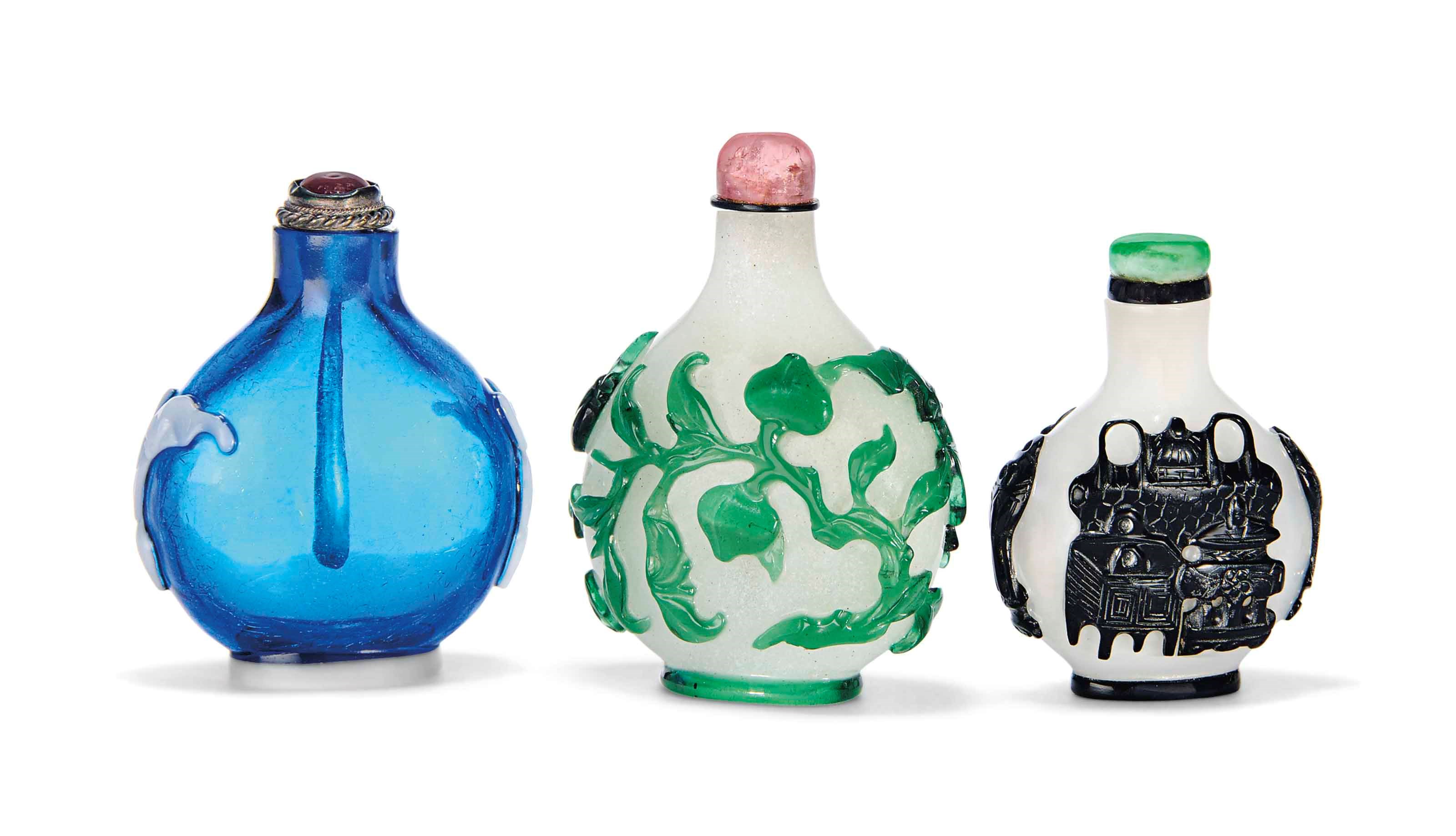 THREE GLASS OVERLAY SNUFF BOTTLES
