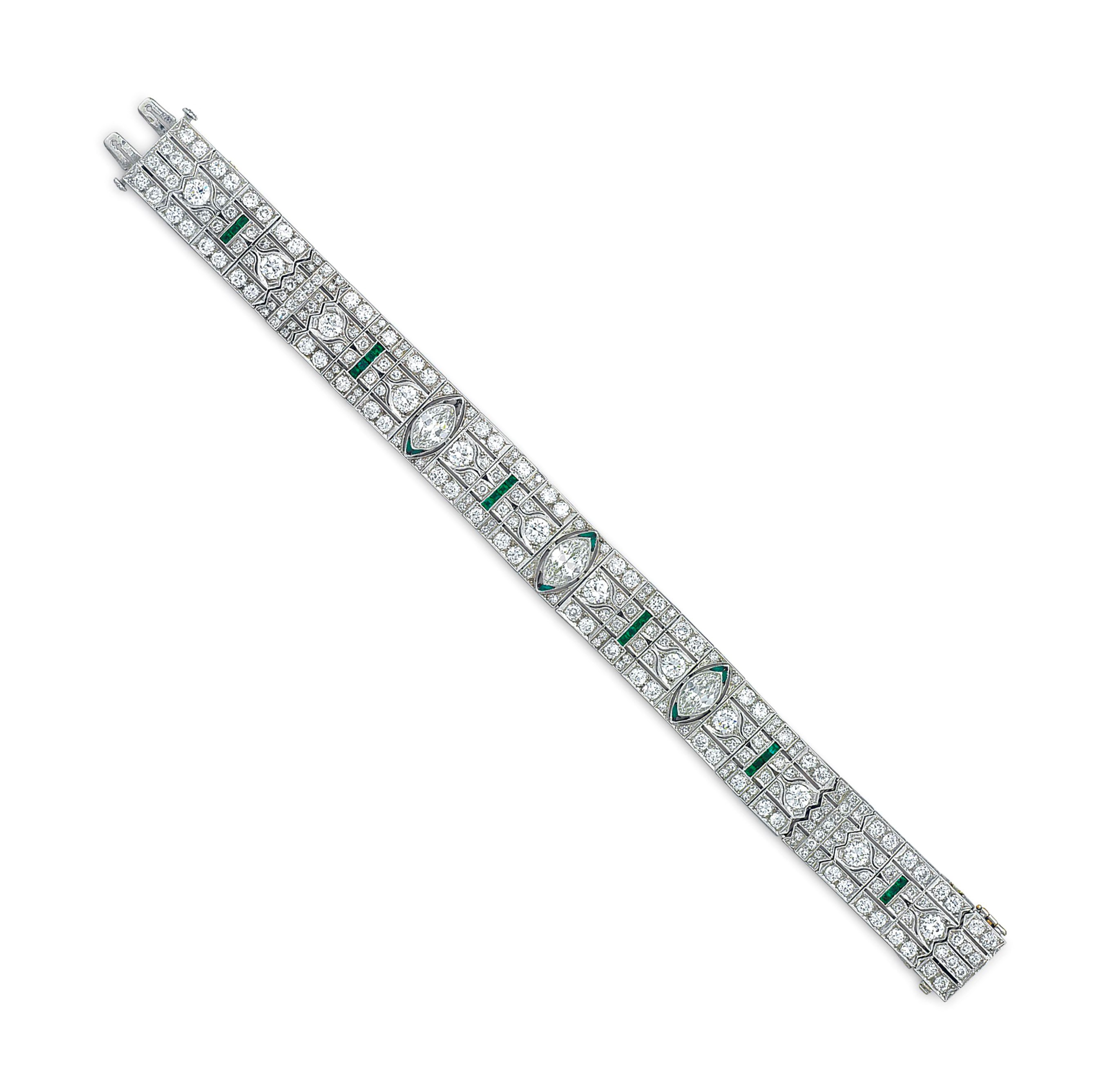 AN ART DECO DIAMOND AND EMERALD BRACELET