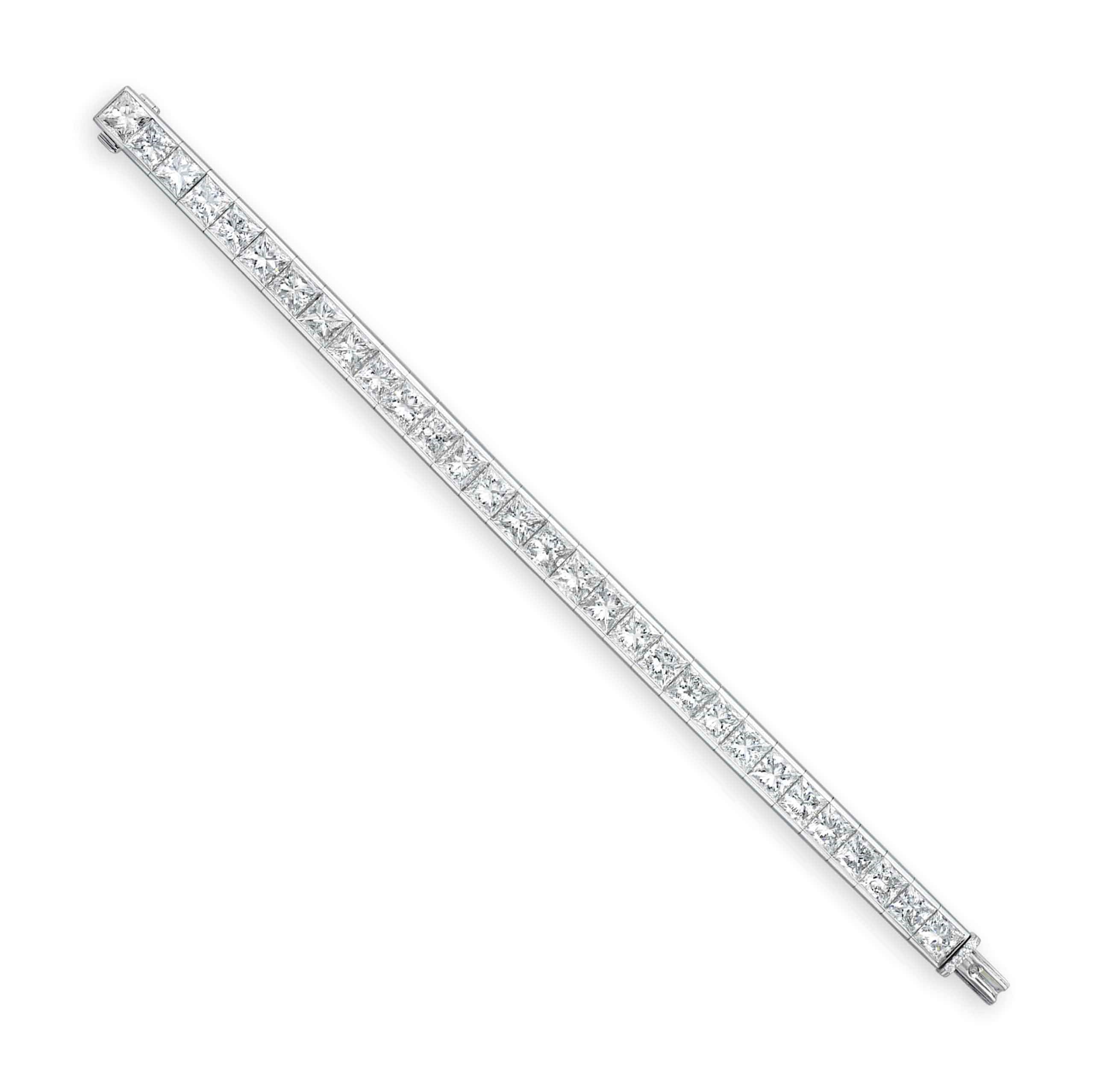 A DIAMOND BRACELET, BY GRAFF