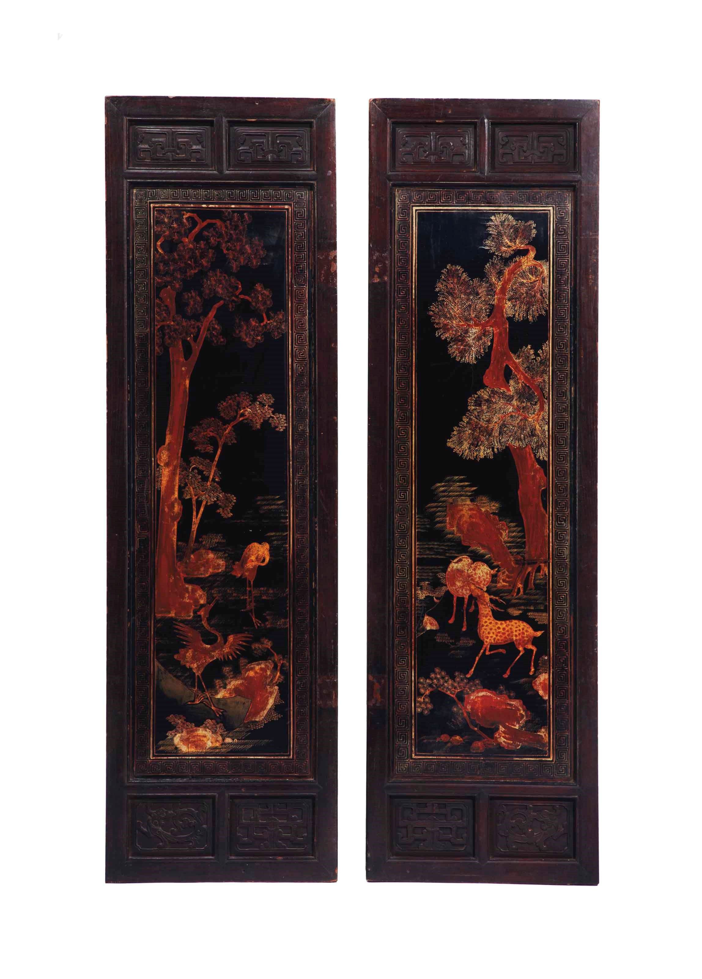 DEUX PANNEAUX EN BOIS LAQUE