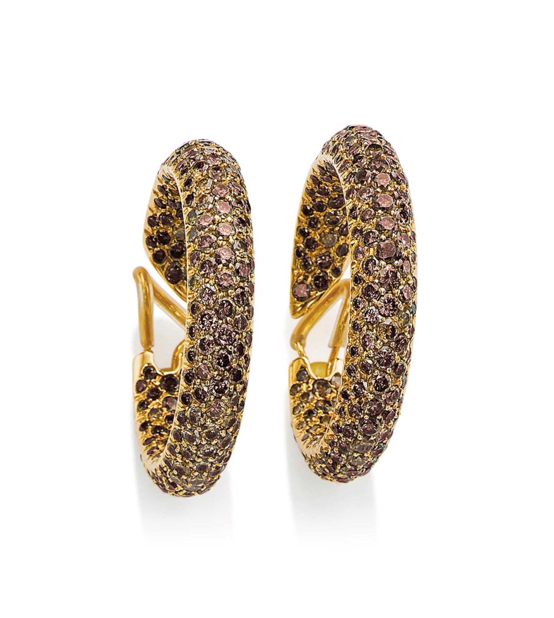 A PAIR OF COLOURED DIAMOND EARRINGS