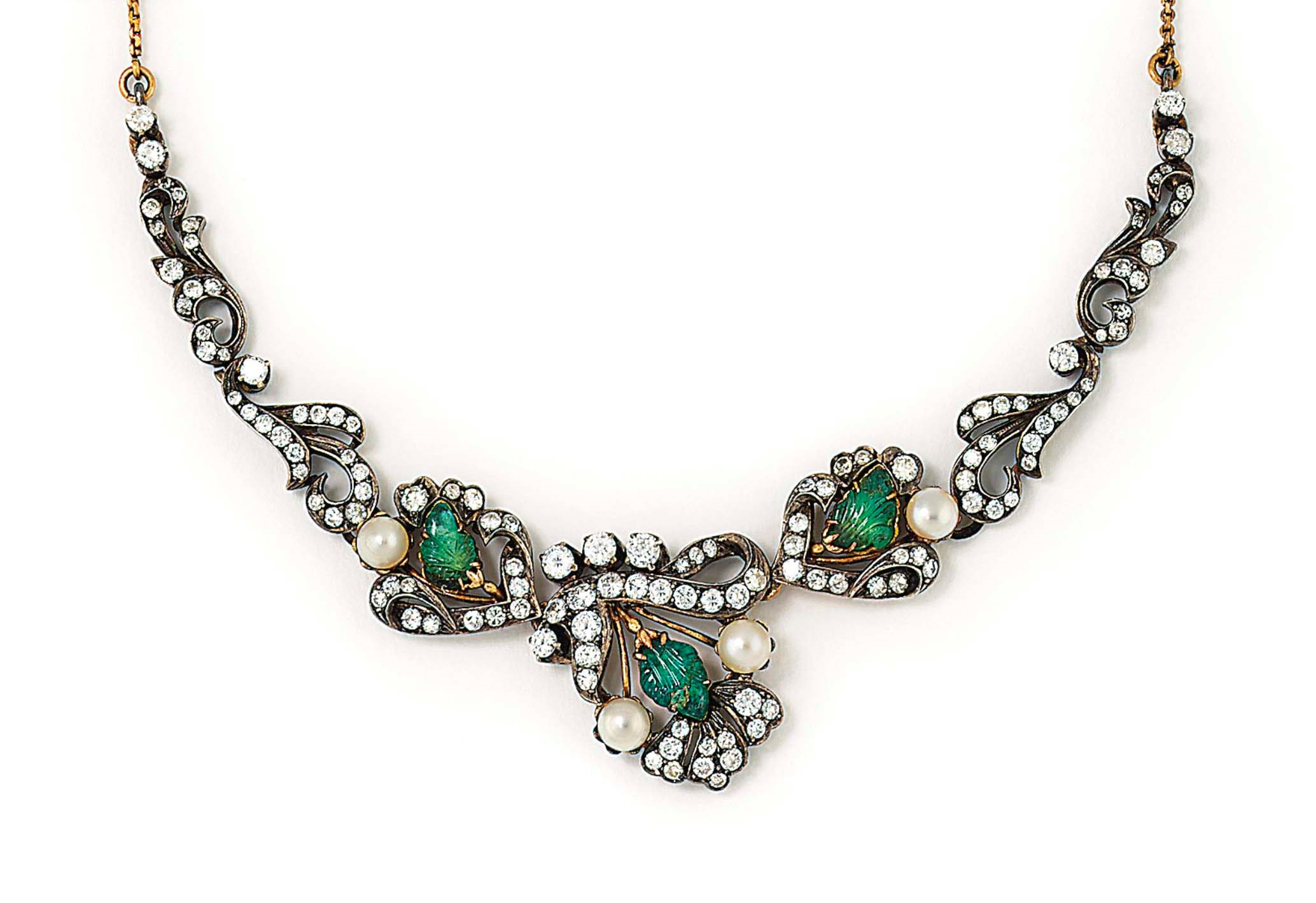 AN EMERALD, DIAMOND AND PEARL NECKLACE