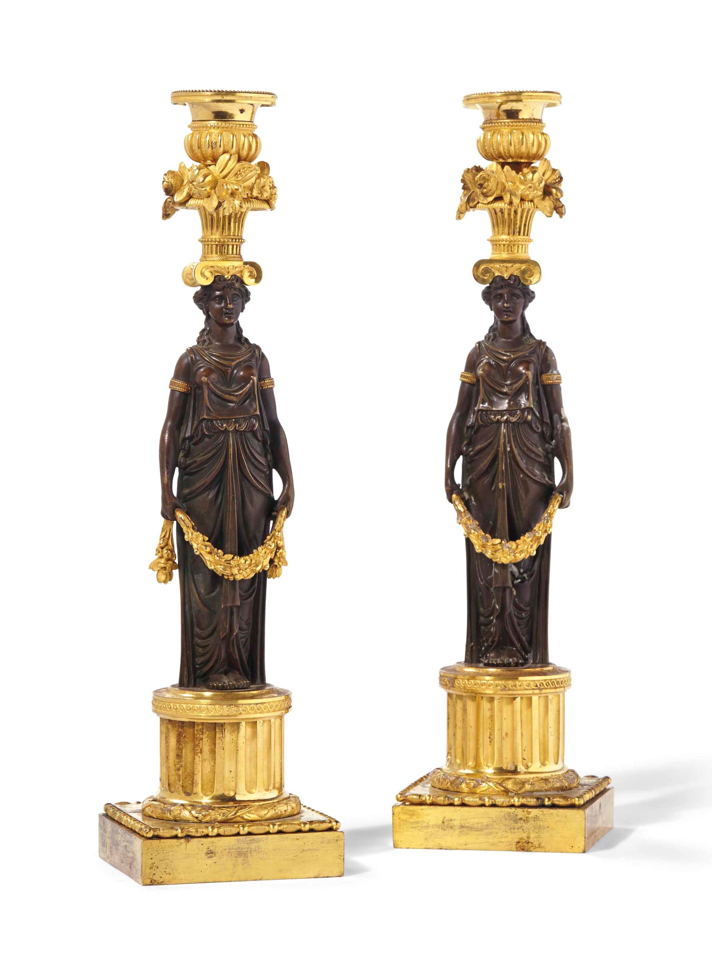 PAIRE DE FLAMBEAUX DE LA FIN DE L'EPOQUE LOUIS XVI